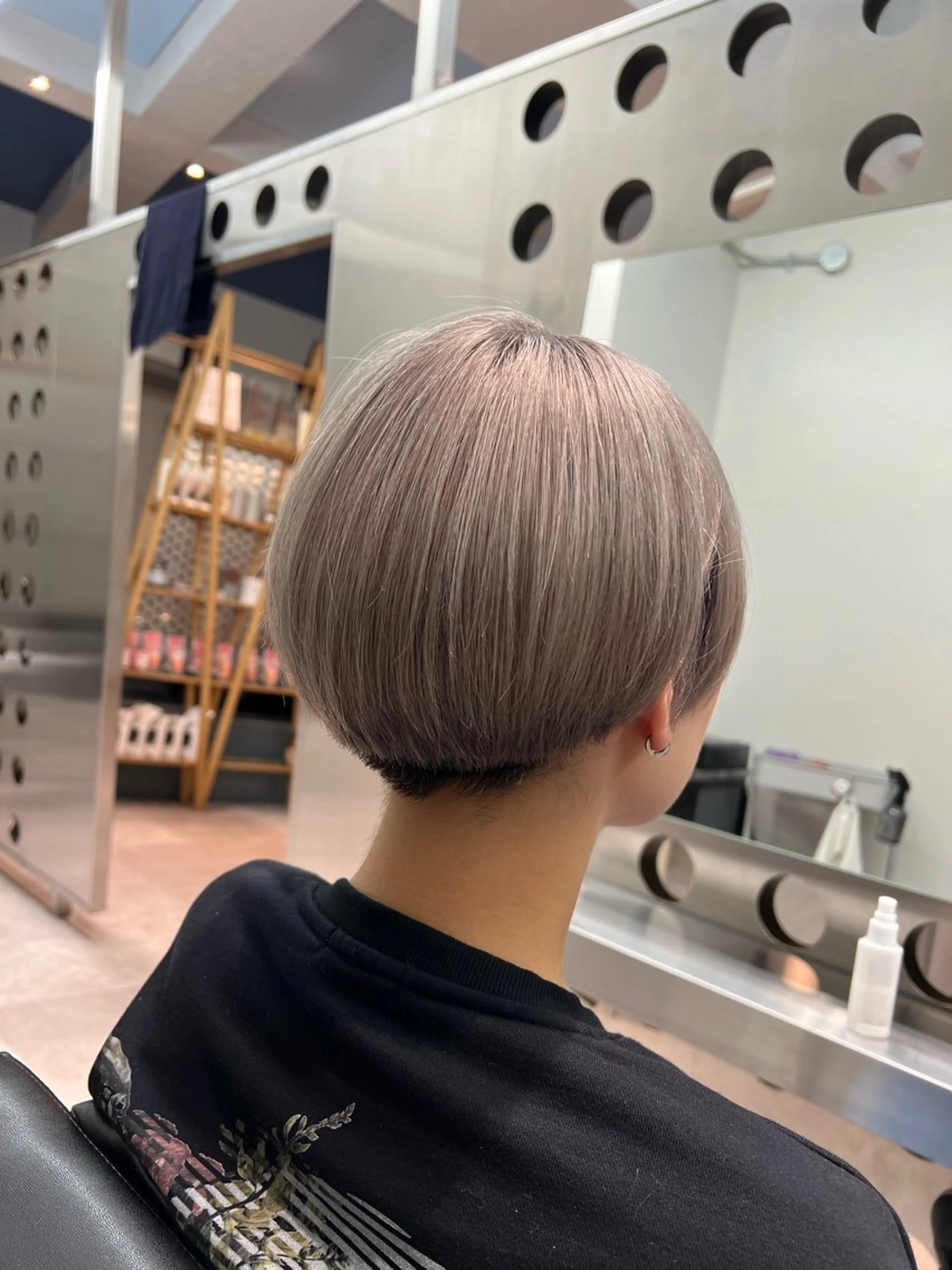 ショート カラー グレージュ 堀江 /木下椋麻のヘアスタイル