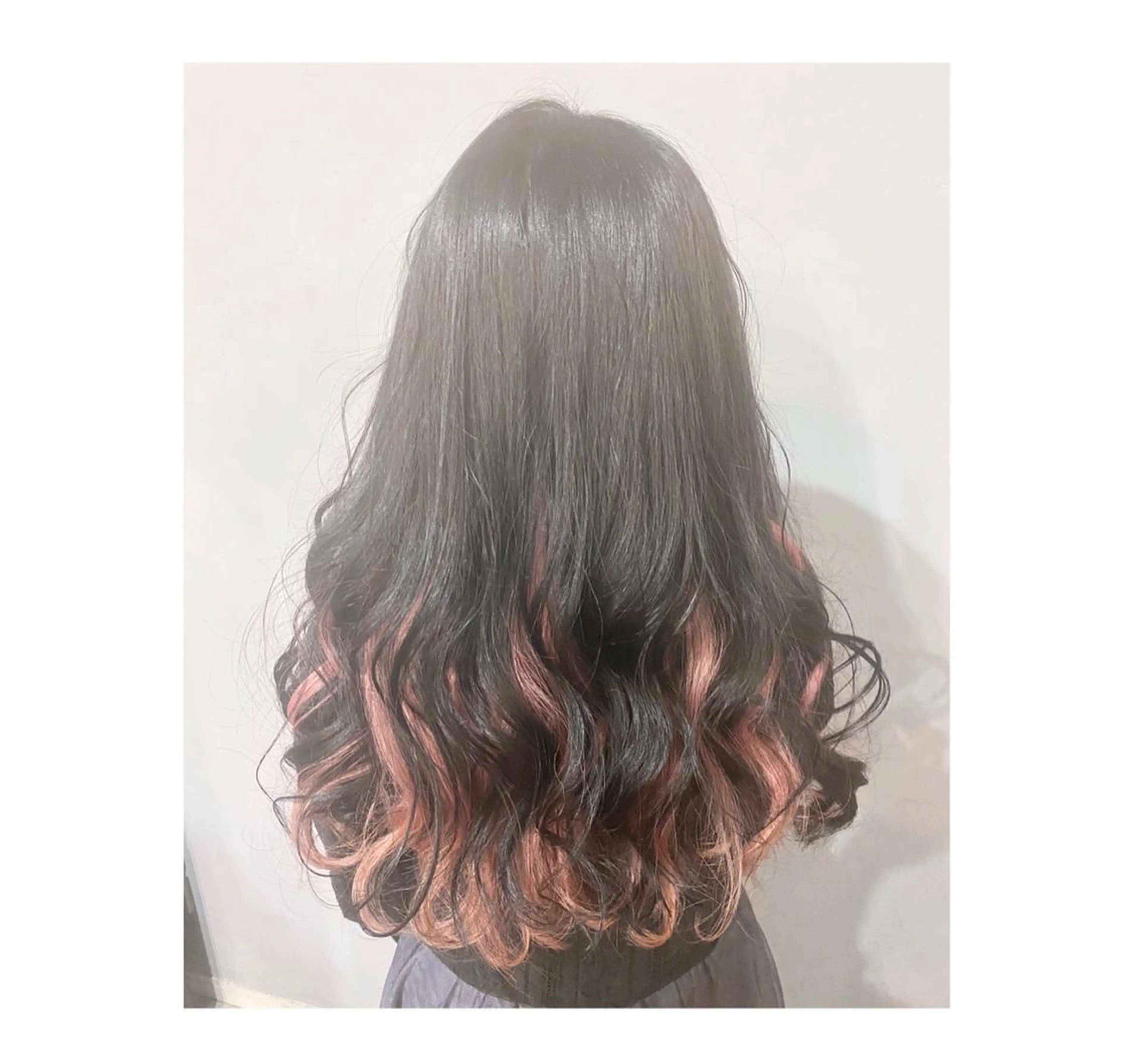 セミロング カラー ブリーチ インナーカラー ピンクカラー ヘアカラー GARU-ガル-所属・TSUNO🦖 派手髪/オタク美容師のヘアスタイル