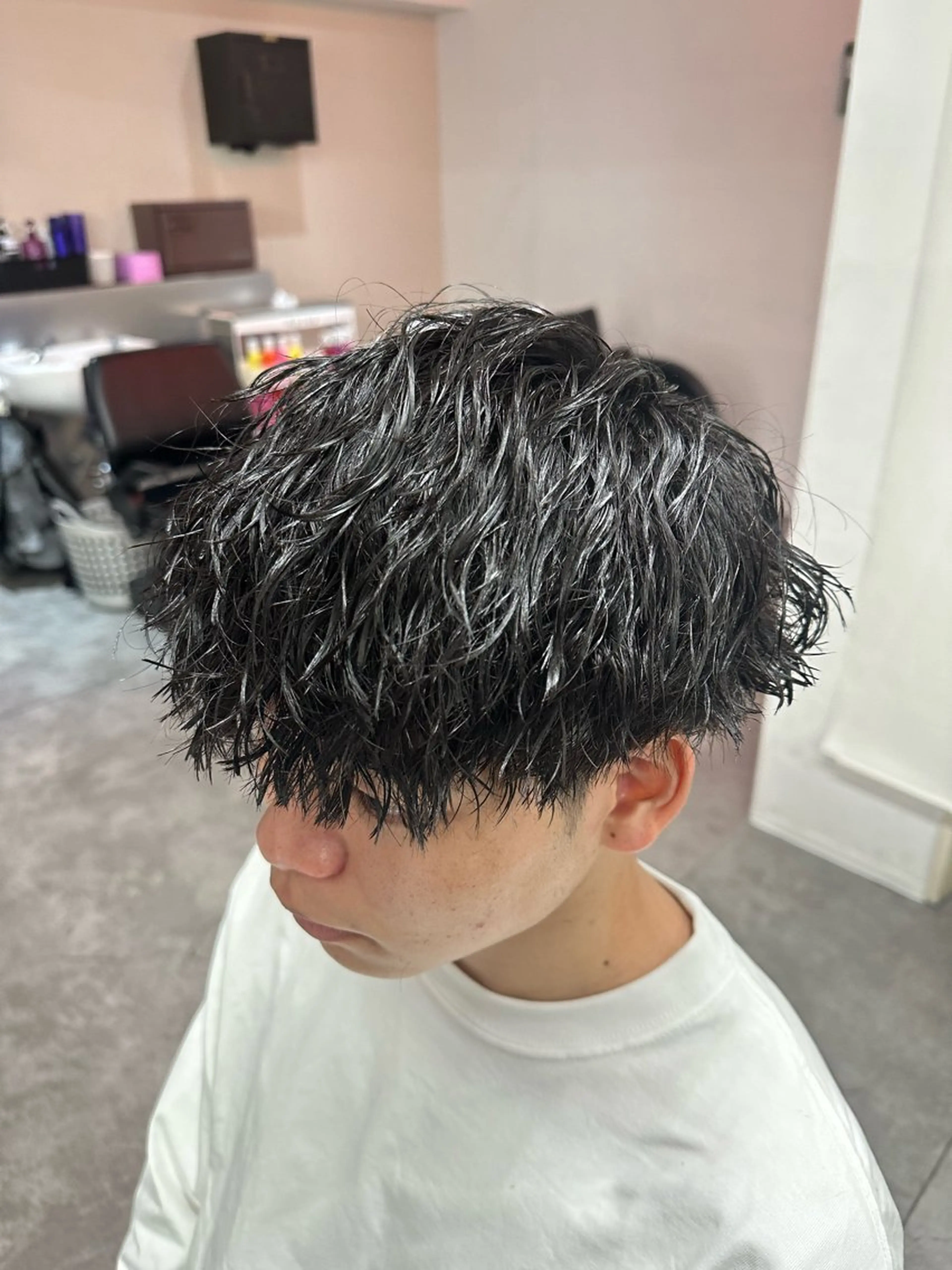 ミディアム パーマ メンズ ミディアムパーマ マッシュ メンズパーマ ツイストスパイラルパーマ 波巻きパーマ カット パーマ 似合わせパーマ🔥 渡邉愛斗のヘアスタイル