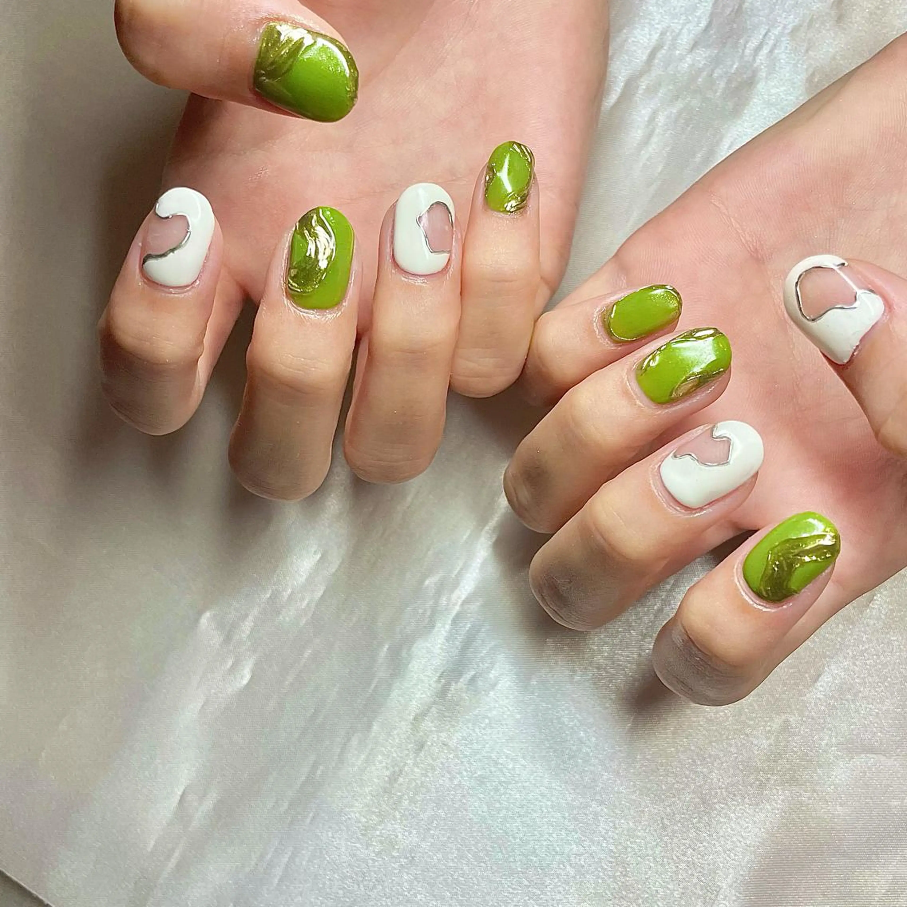 ショート カラー パーマ ヘアアレンジ メンズ キッズ ネイル マツエク・マツパ グリーン ミラーネイル nail&eye Aoのマツエク・マツパデザイン