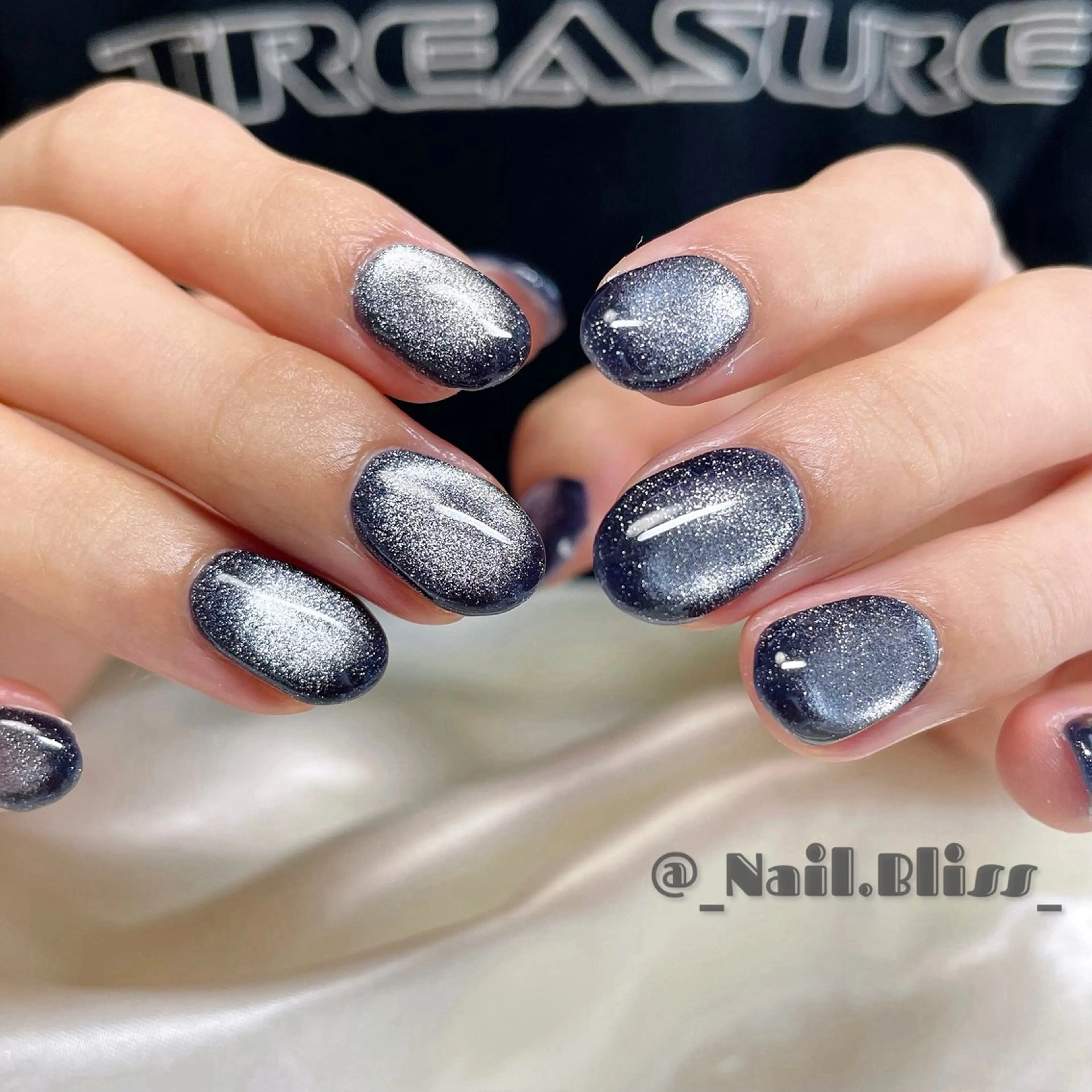 ネイル 氷ネイル・うるうるネイル マグネットネイル ビー玉ネイル ネイビー ハンドネイル NAIL BLISSのネイルデザイン