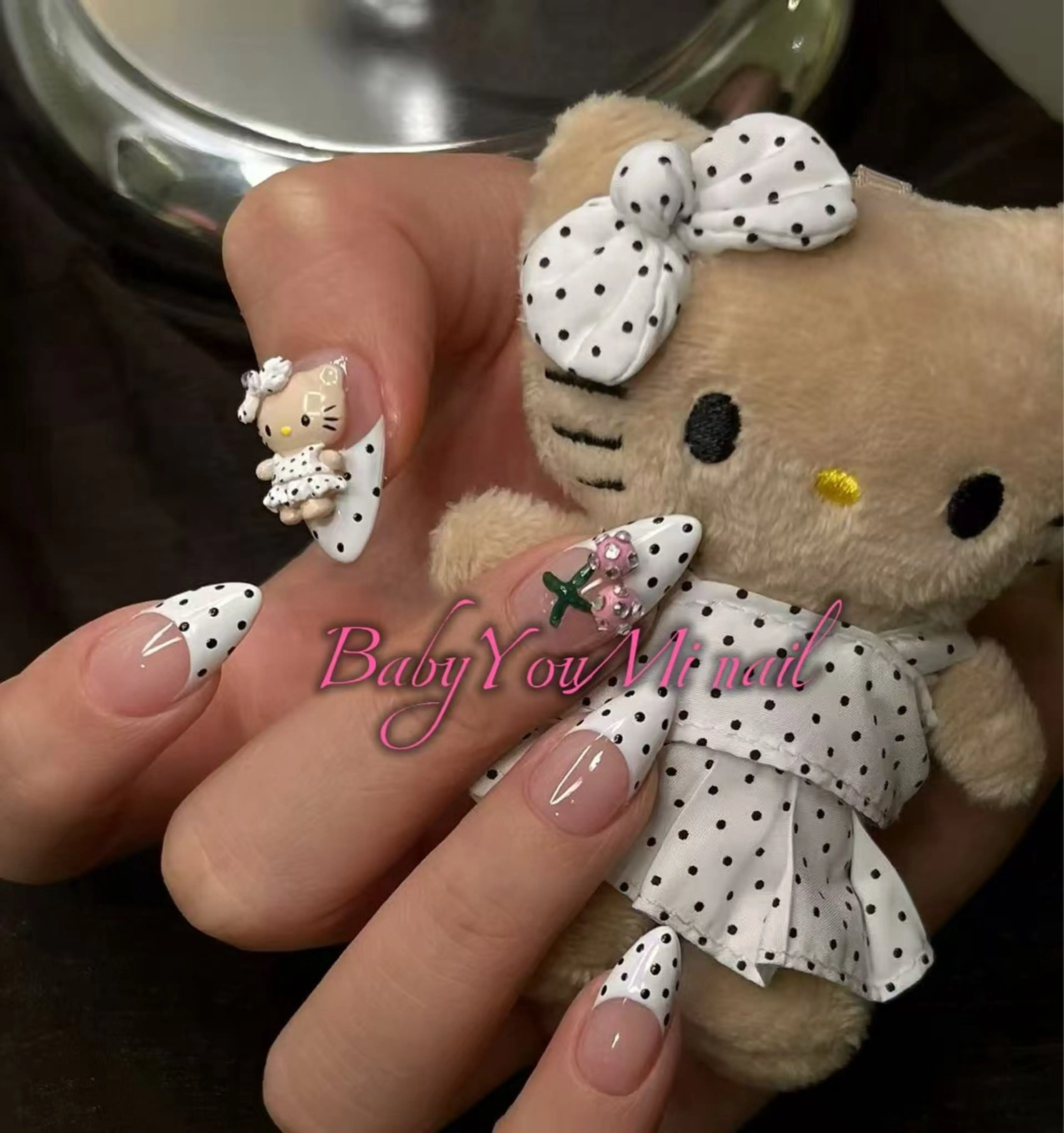 ネイル オーロラネイル フラワーネイル フットネイル フレンチネイル ジェルネイル ハンドネイル 相沢 さやかのネイルデザイン