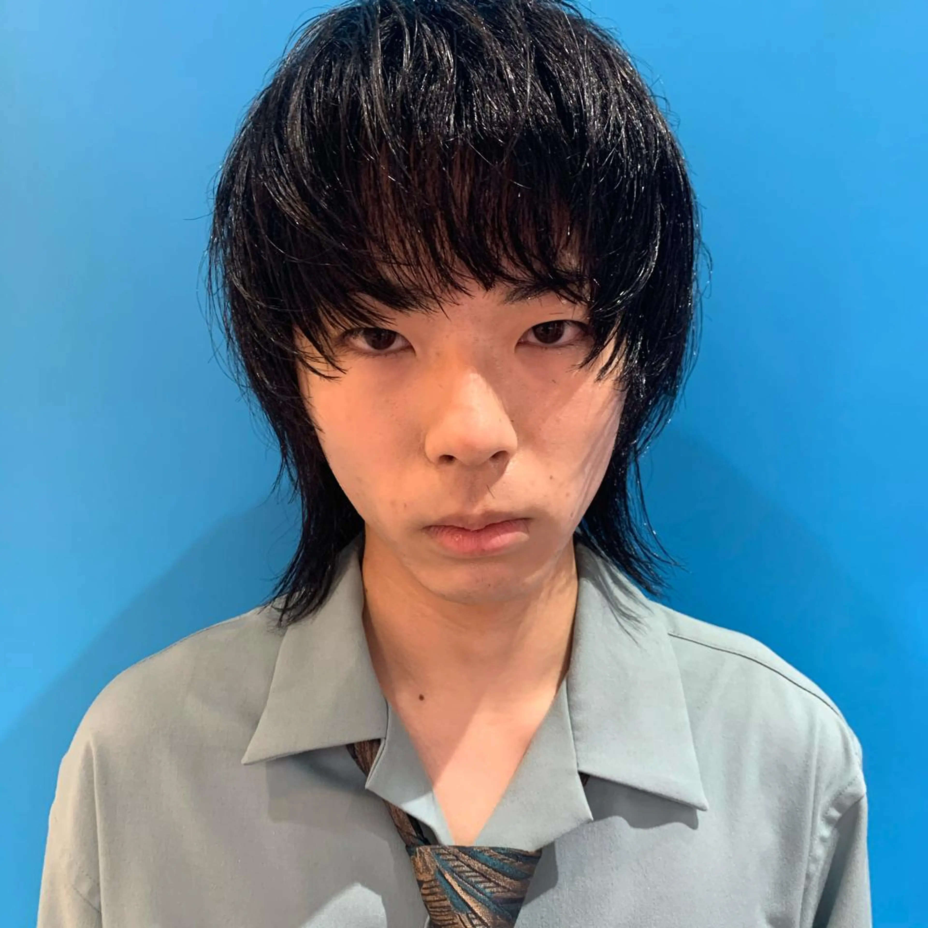 カラー メンズ メンズウルフカット ウルフカット カット FLOWERS所属・ウルフ、レイヤー 、メンズカットSHOのヘアスタイル