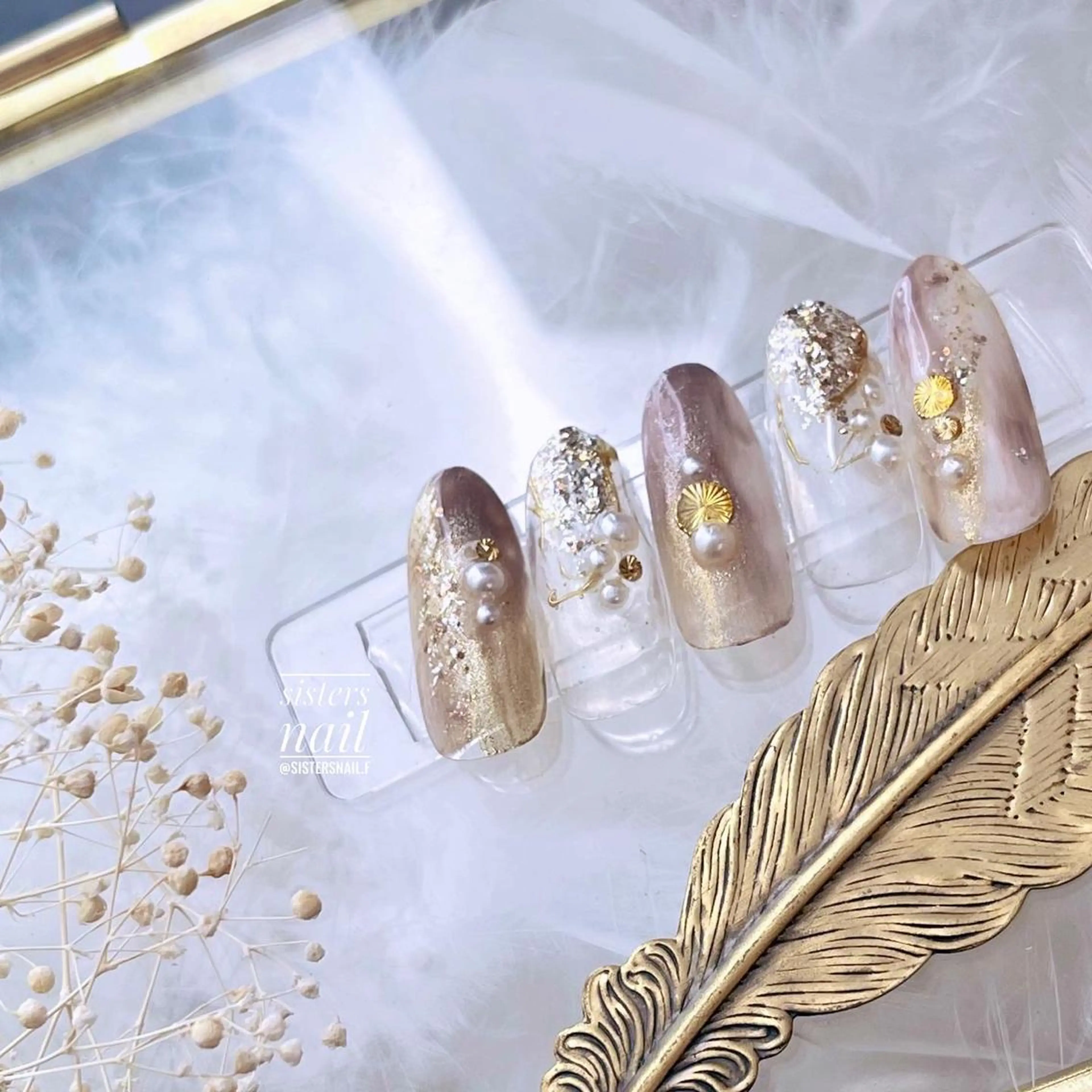 ネイル アートネイル ブラウン フレンチネイル ゴールド ホログラムネイル sisters nail.fのネイルデザイン