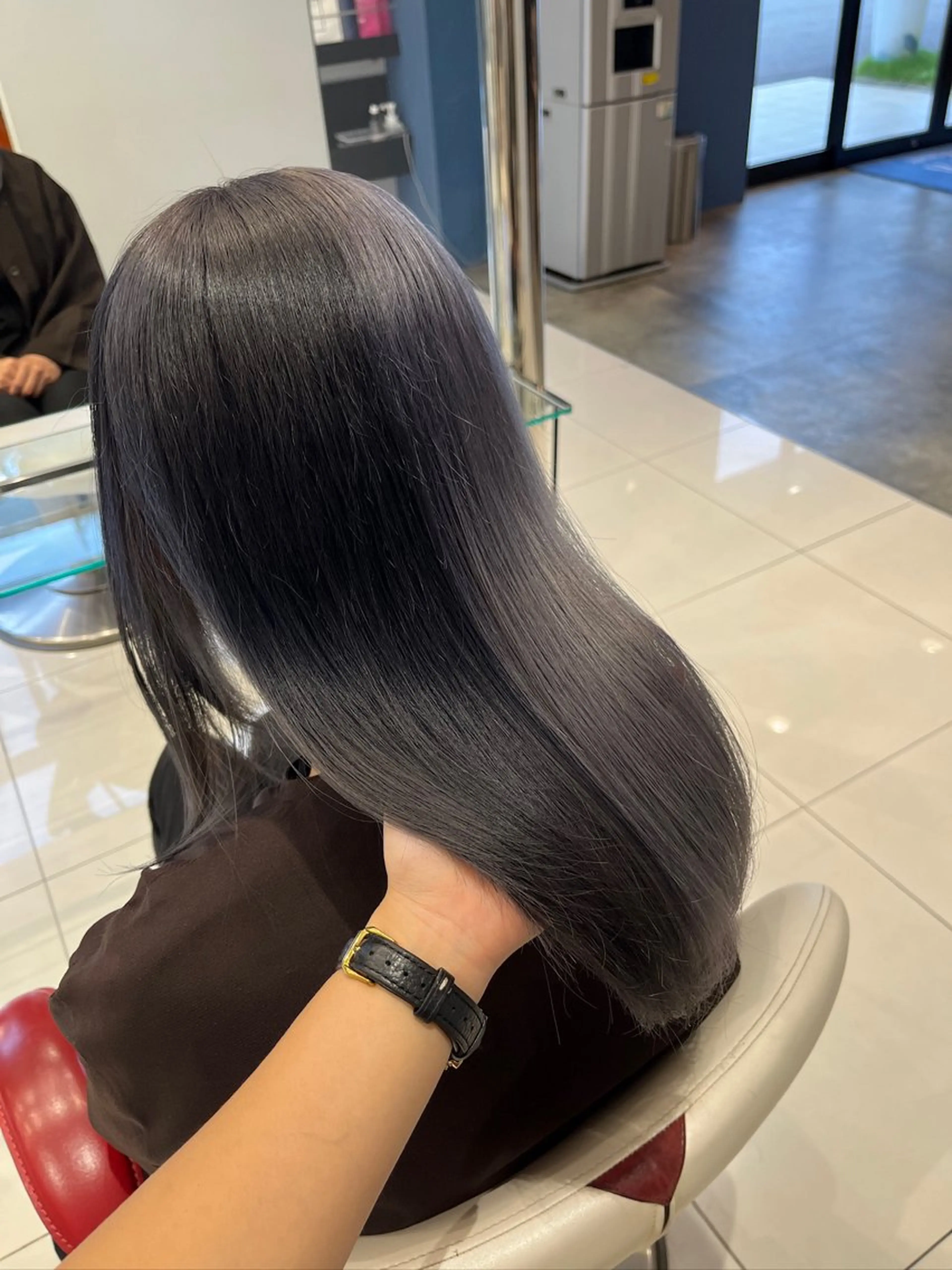 セミロング カラー 海外カラー白髪ぼかし ティファニーサユリのヘアスタイル