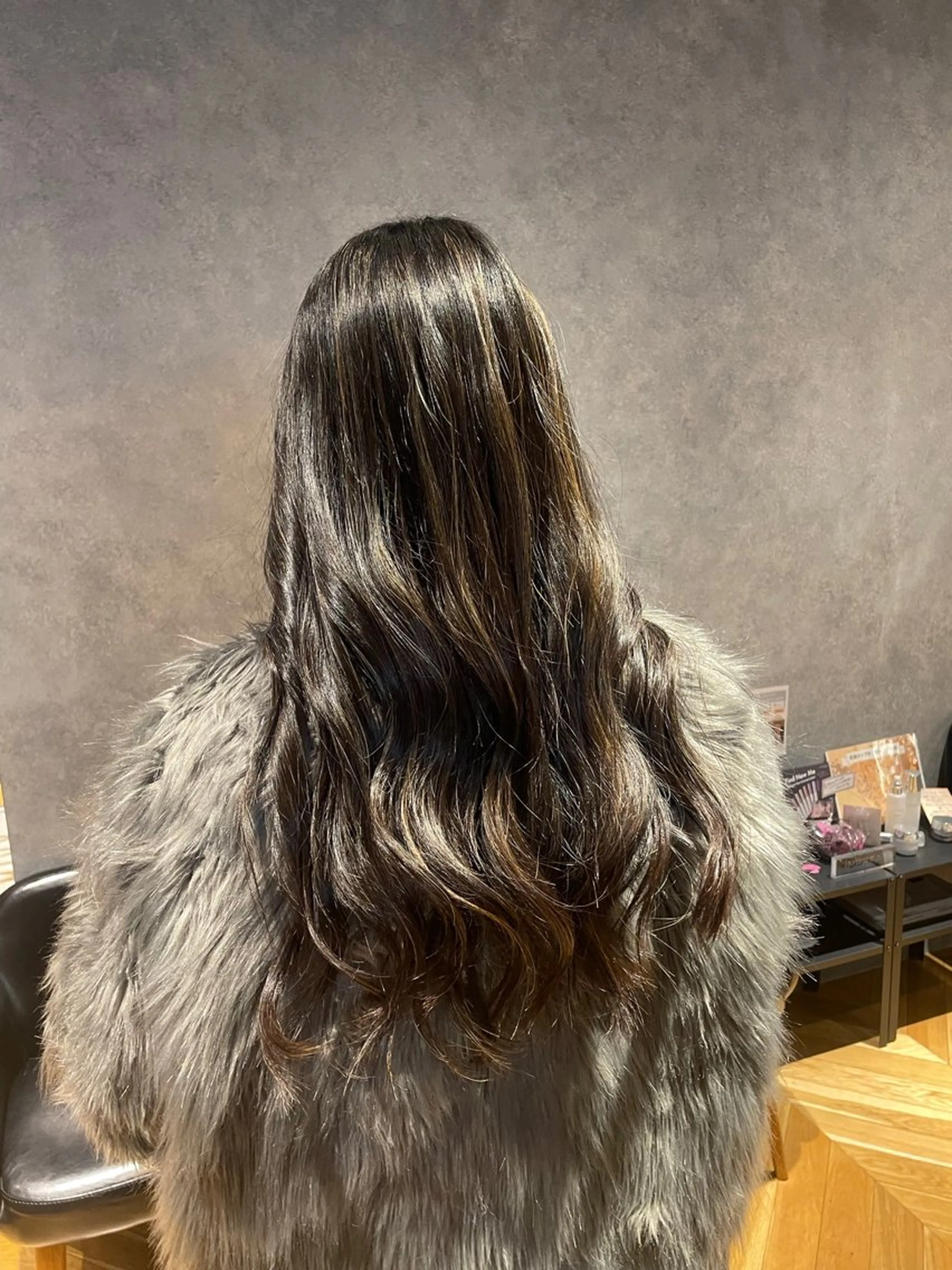 ロング カラー ハイライトカラー ハイライト ロング MINX 野村実莉 カット/パーマのヘアスタイル