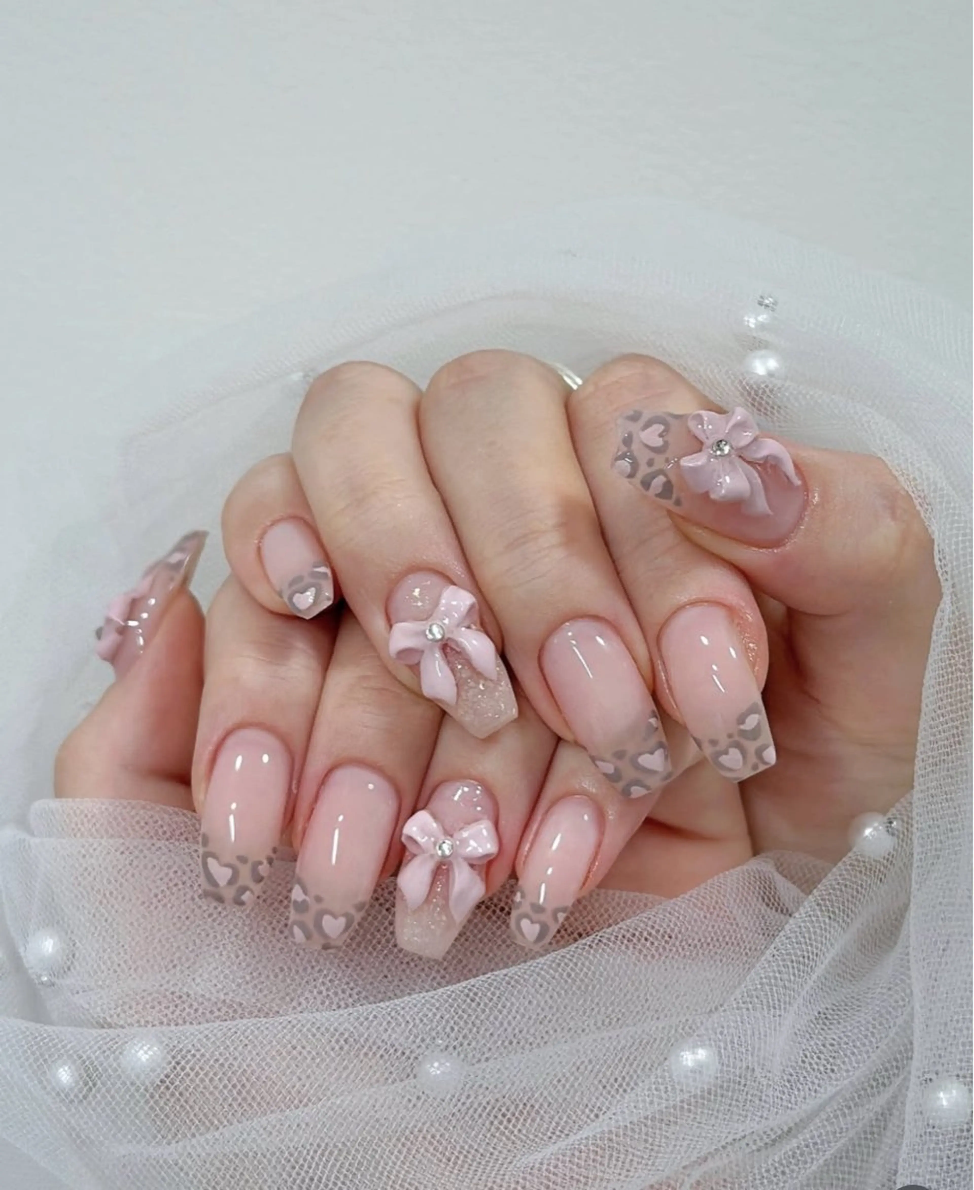 ネイル アニマル柄 オーロラネイル チークネイル フラッシュネイル ジェルネイル Lyna 池袋のネイルデザイン