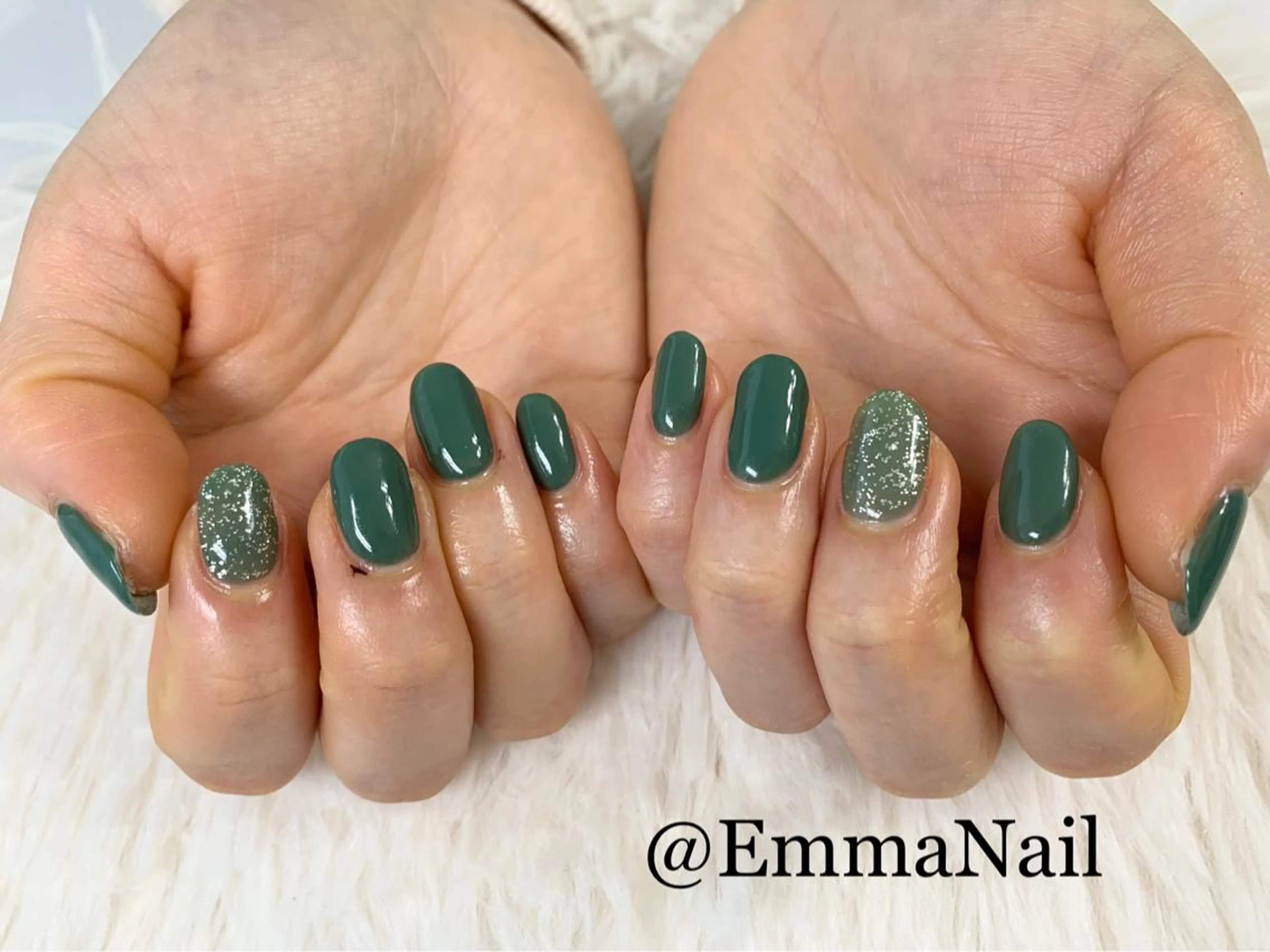 ネイル ジェルネイル グリーン ラメ(グリッター) ワンカラーネイル ハンドネイル salon EM&A emiのネイルデザイン