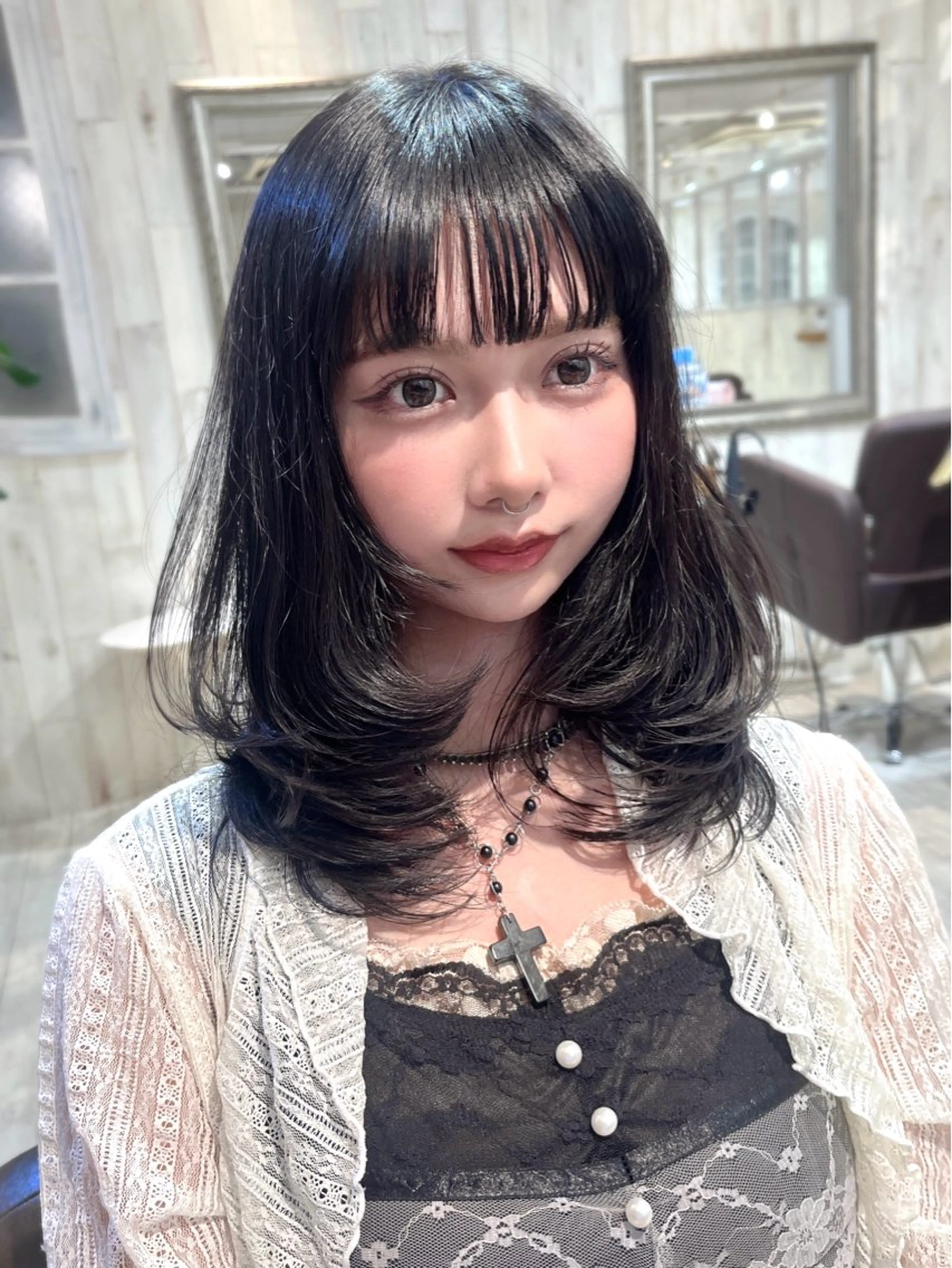 ミディアム カラー ヘアアレンジ 透明感カラー グレージュ くびれヘア ハイレイヤー 韓国風ヘア カット ヘアカラー トリートメント レイヤーカット ✨️進藤ひかりのヘアスタイル