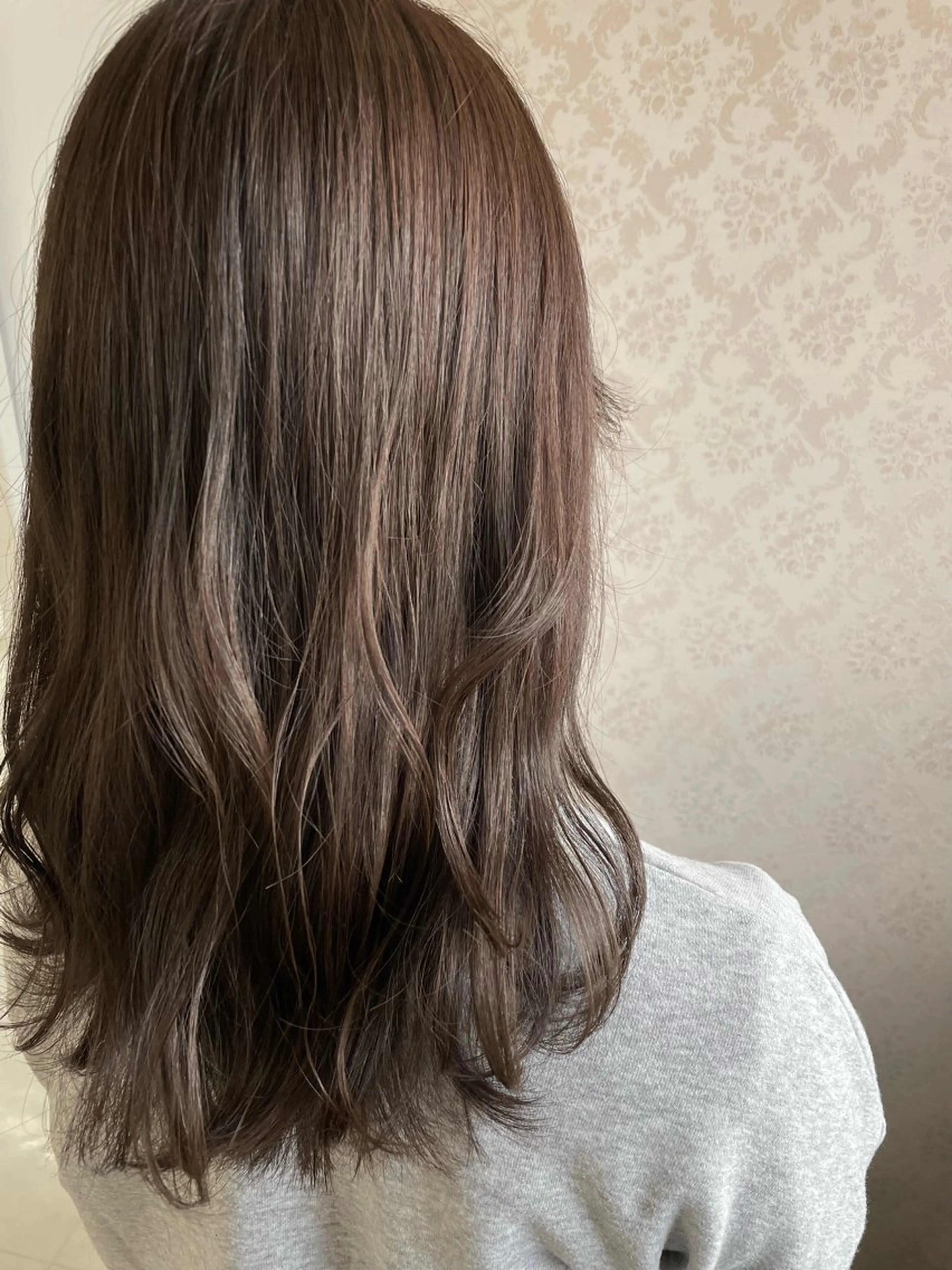 セミロング ヒヨシ ルナのヘアスタイル