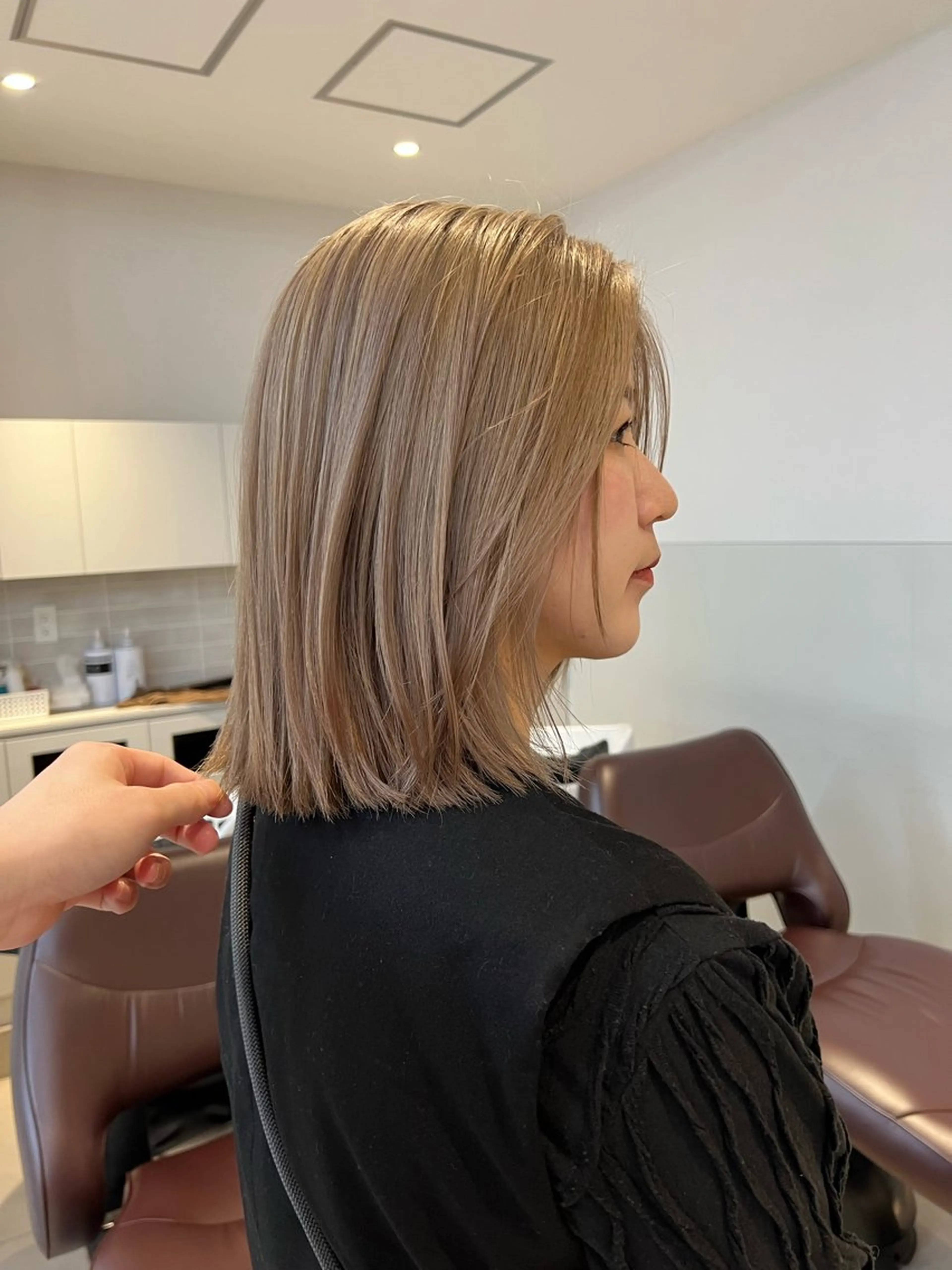 ミディアム カラー アッシュ アッシュブラウン ブリーチ ブラウンカラー ケアブリーチ ヘアカラー トリートメント ヘアセット レイヤー専門家 ダブルカラー修のヘアスタイル