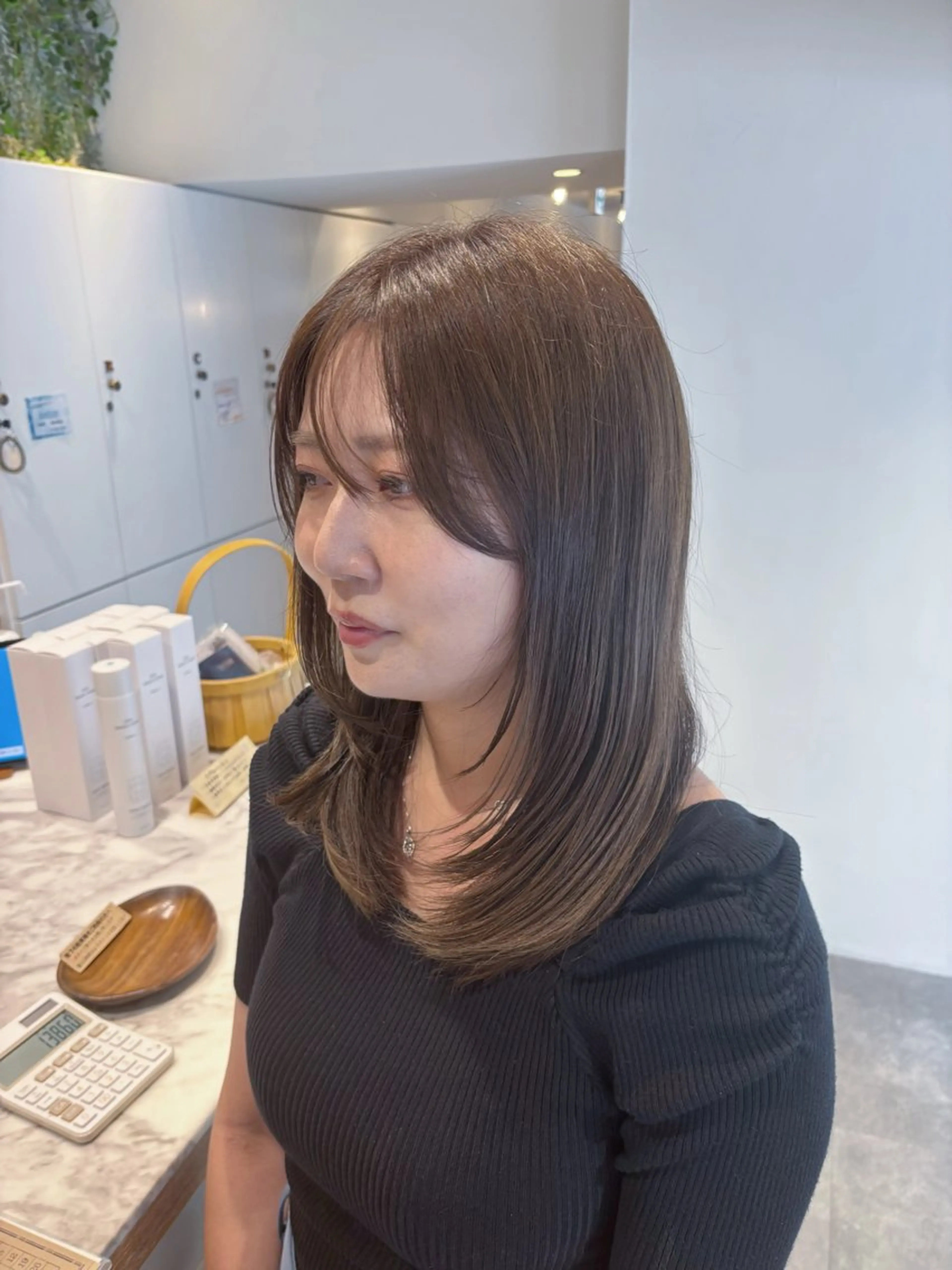 顔まわりカット+透明感カラーの写真