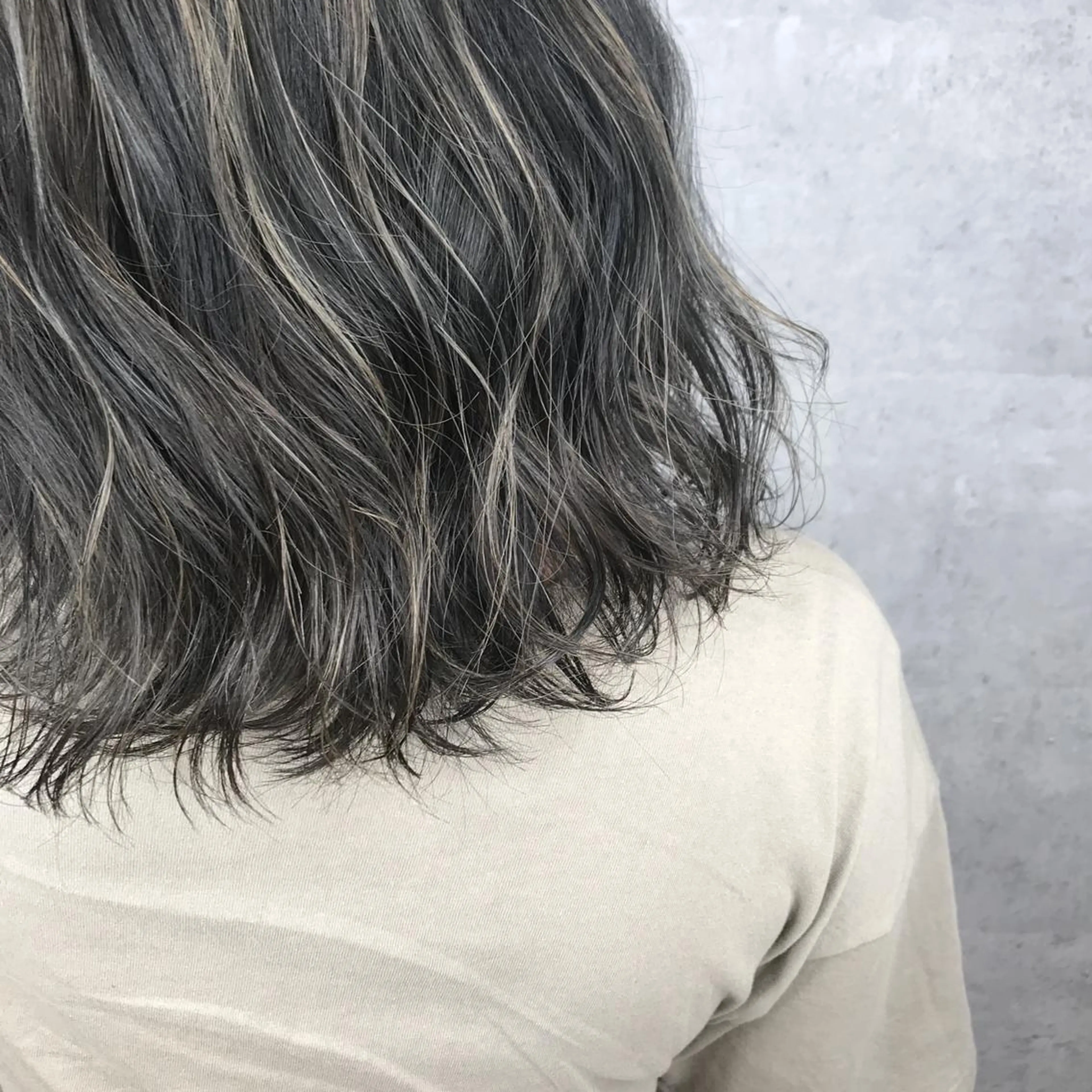 ミディアム カラー _WHITE 天王寺のヘアスタイル