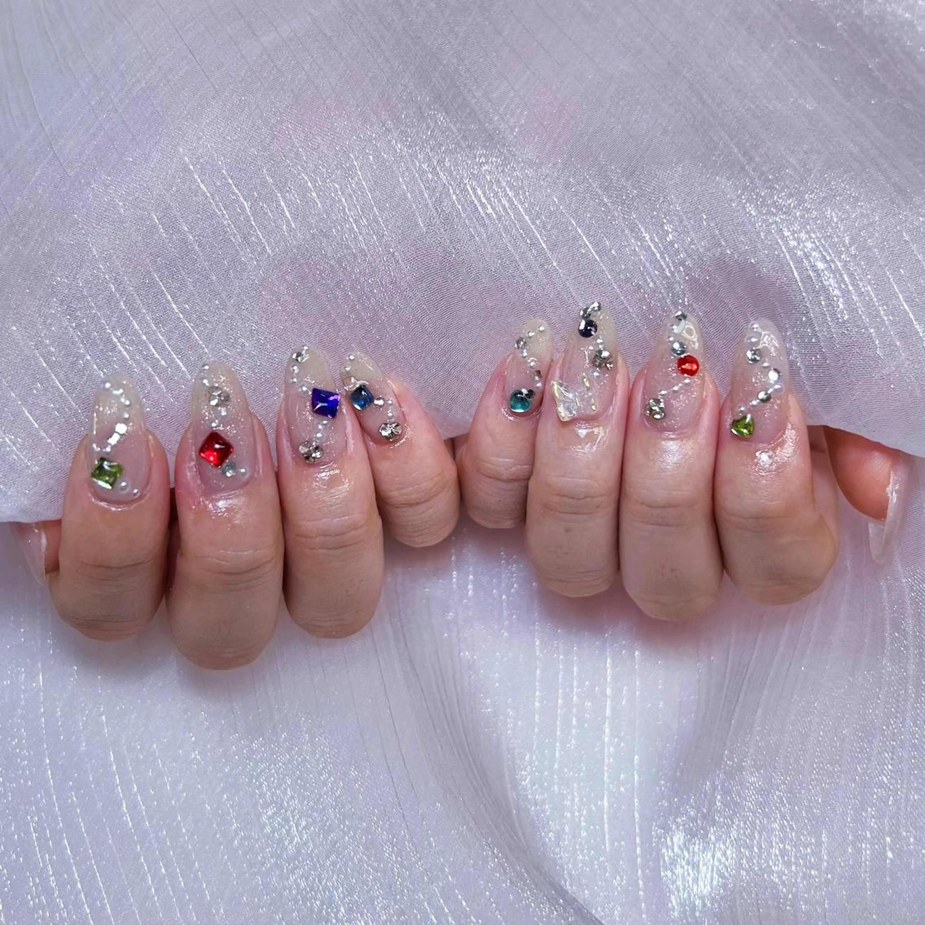 ネイル アートネイル オーロラネイル ガーリー キラキラネイル 韓国ネイル ハンドネイル DIAMOND 💅のネイルデザイン