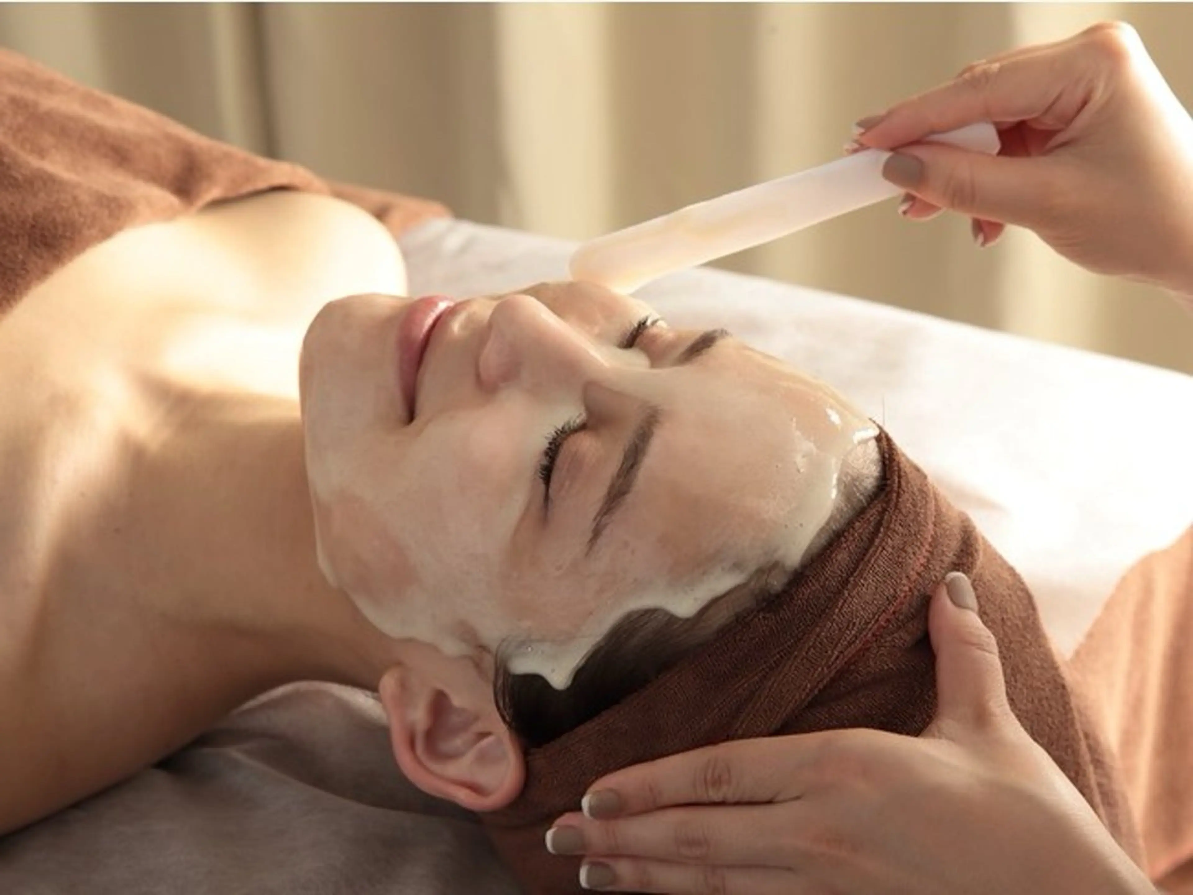 《メニュー内の説明に使用する写真にご協力いただける方》炭酸エモーショナルマスク➕デコルテマッサージ付きの写真