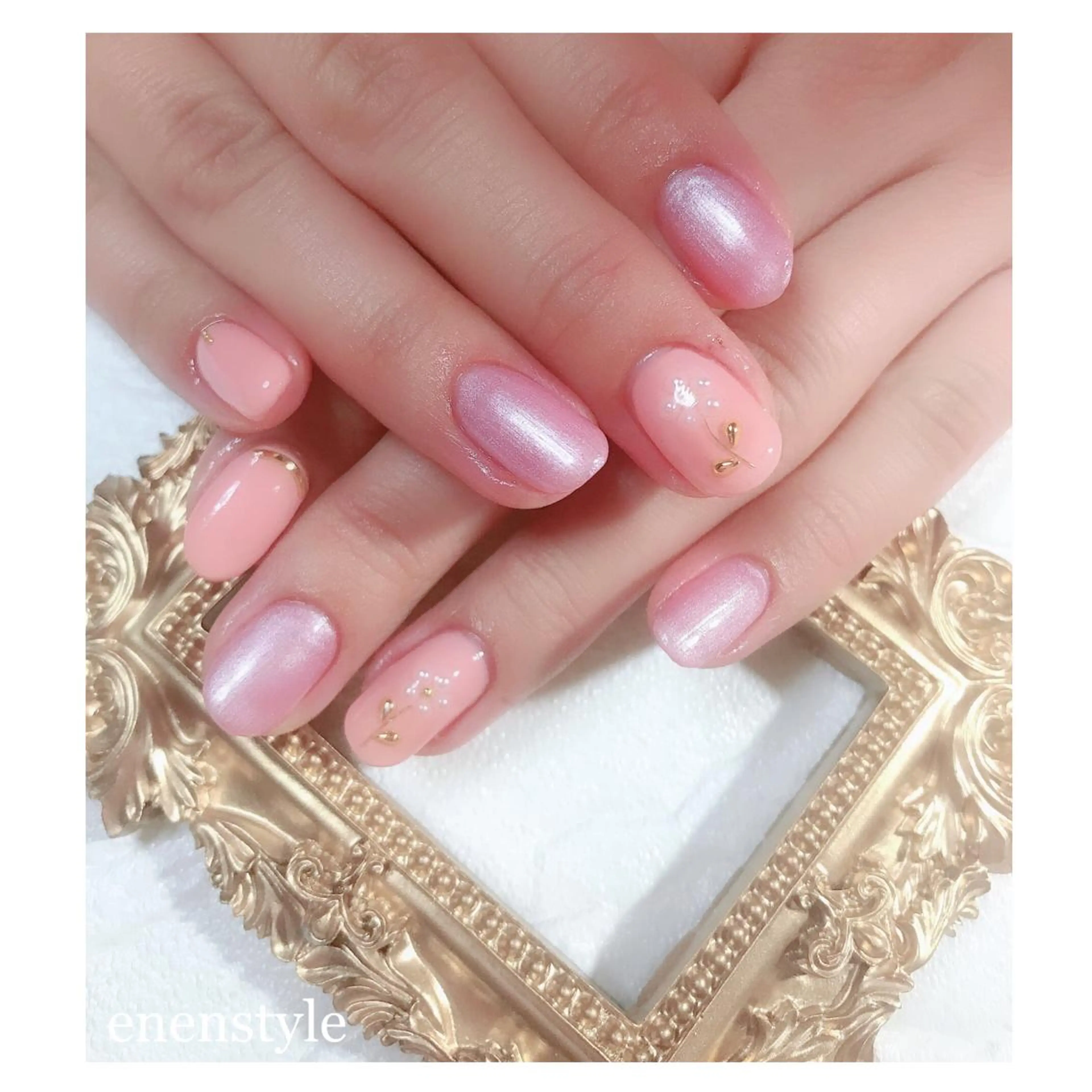 ミディアム ネイル フラワーネイル ジェルネイル ラメ(グリッター) ピンク ハンドネイル 👑enen style👑のネイルデザイン