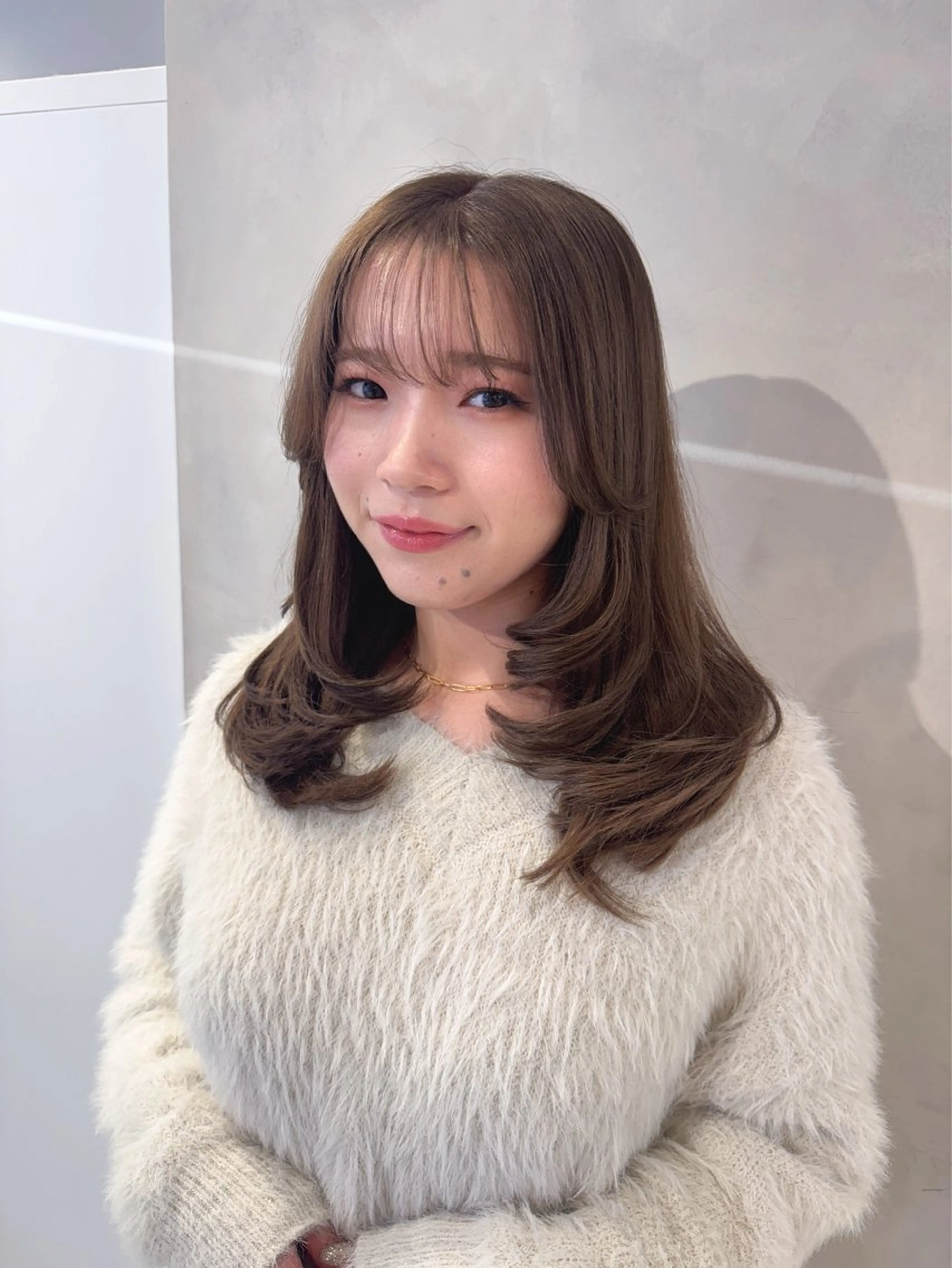 セミロング カラー ベージュカラー ブリーチ ミルクティーベージュ レイヤーカット 透明感カラー✨艶髪 制作🌱山根あゆみのヘアスタイル