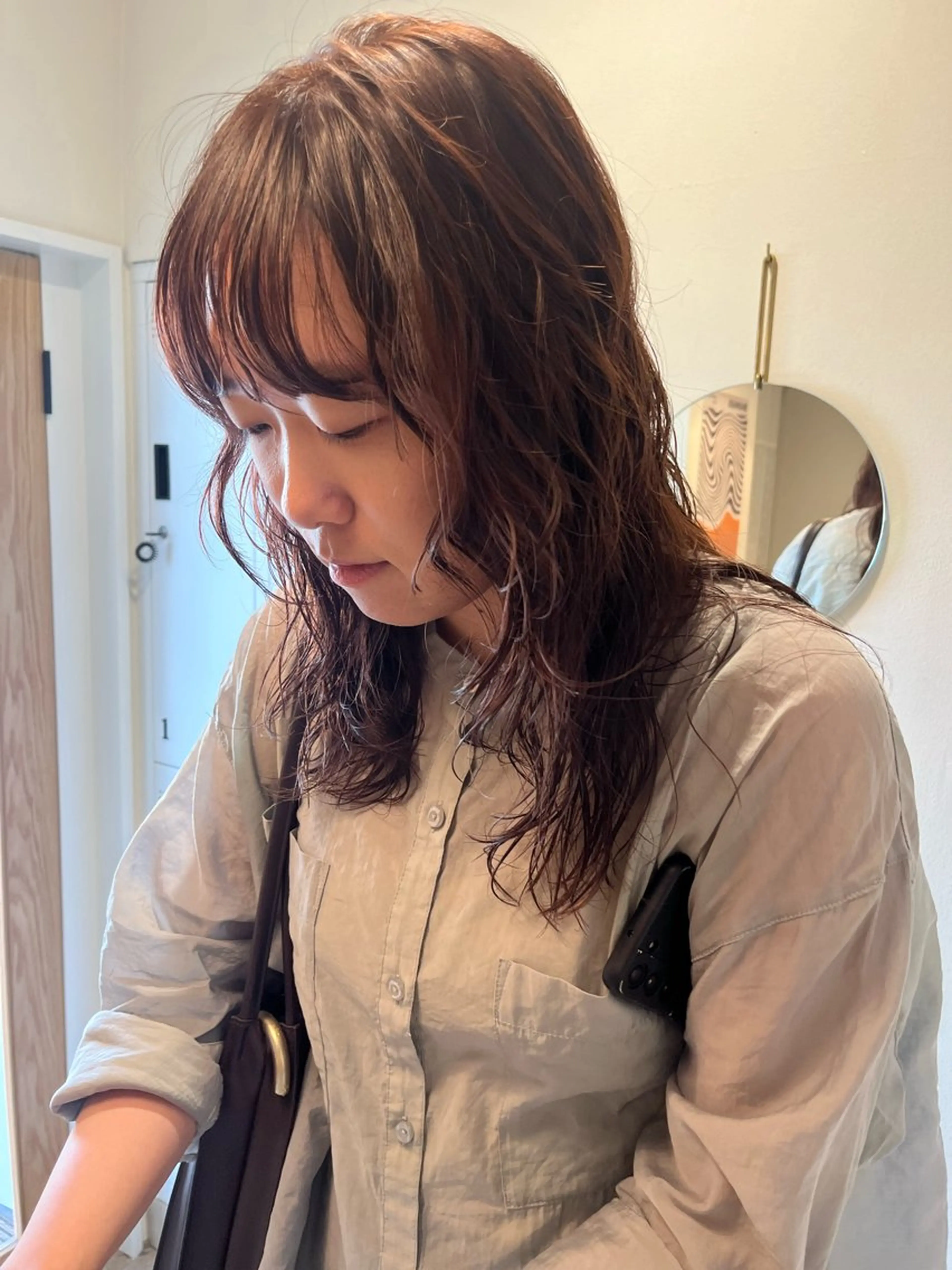 セミロング パーマ ピンクラベンダー pu+on. nailworks所属・fuyumi / ニュアンスネイルのネイルデザイン