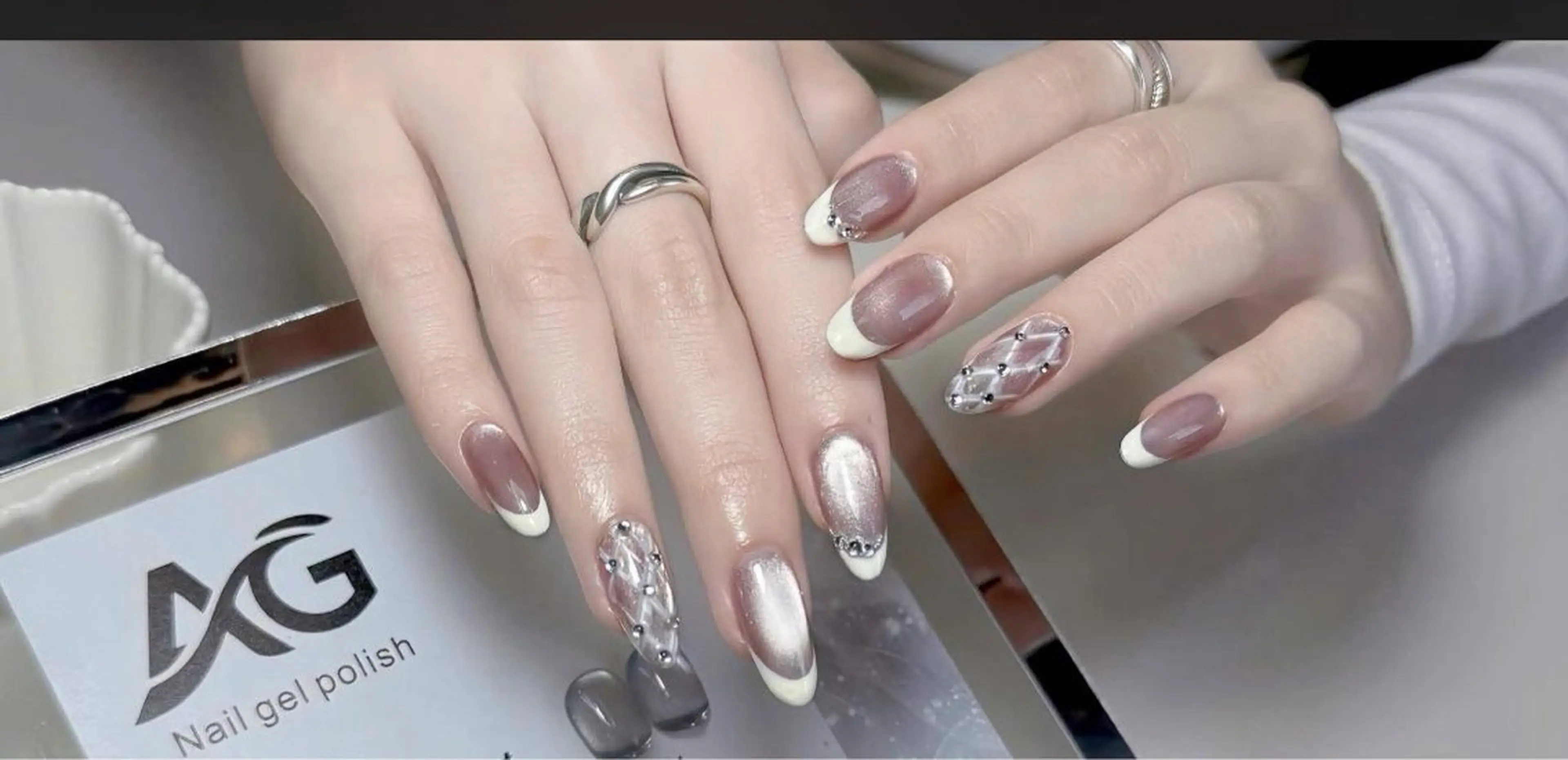 ネイル アートネイル ジェルネイル グラデーション マグネットネイル ニュアンスネイル ハンドネイル Ryu Nail Studio所属・Ryu Nail 新大久保のネイルデザイン