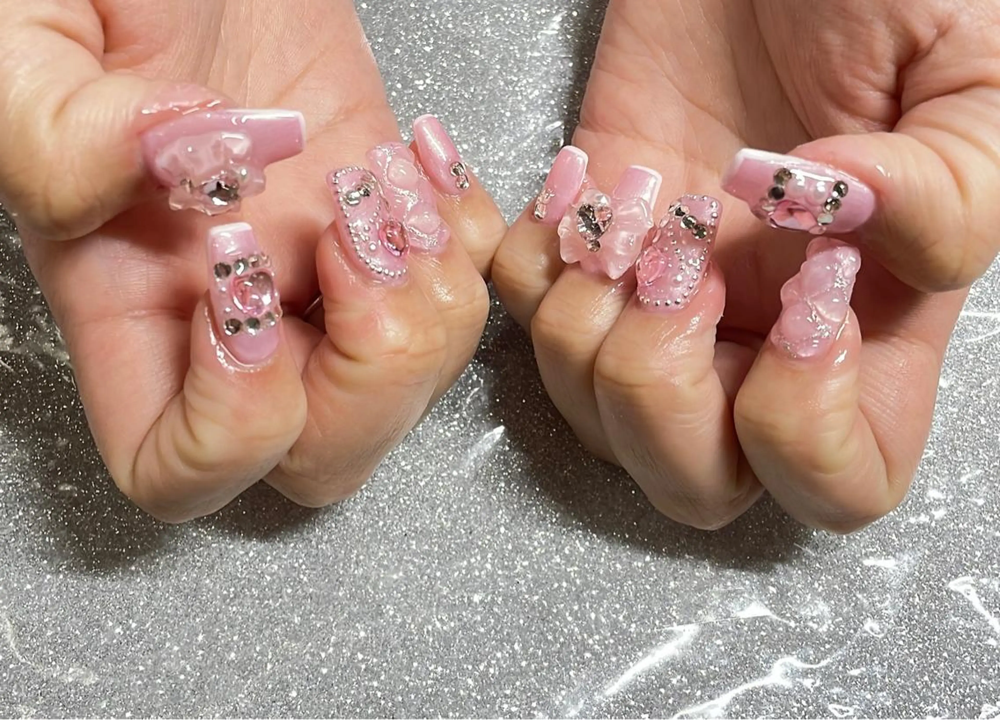 ネイル ハンドネイル VIERU 🌈🎀💖のネイルデザイン