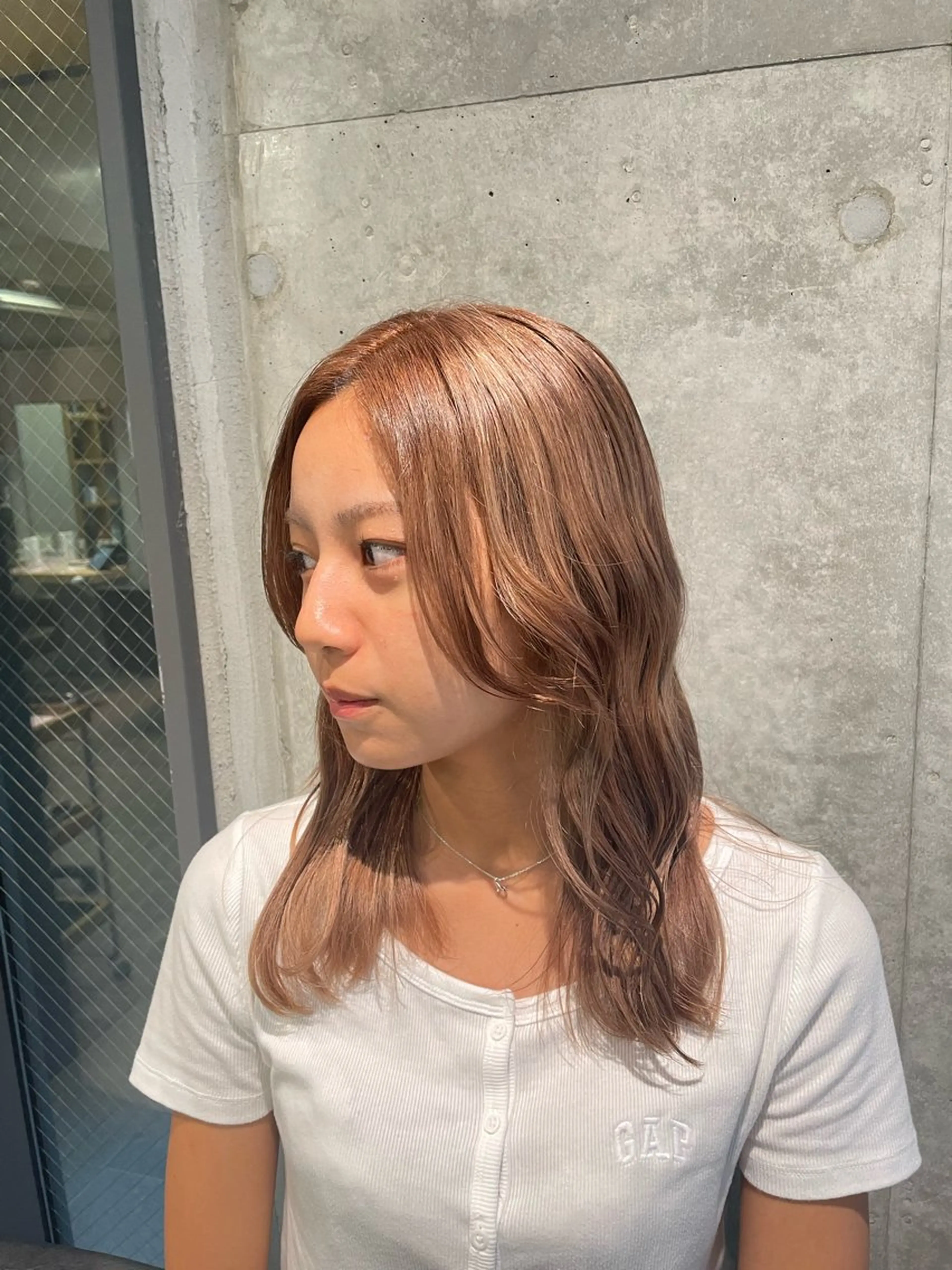 セミロング カラー ベージュカラー ブリーチ ミルクティーベージュ PANOLA下北沢所属・PANOLA下北沢 中川夢菜のヘアスタイル