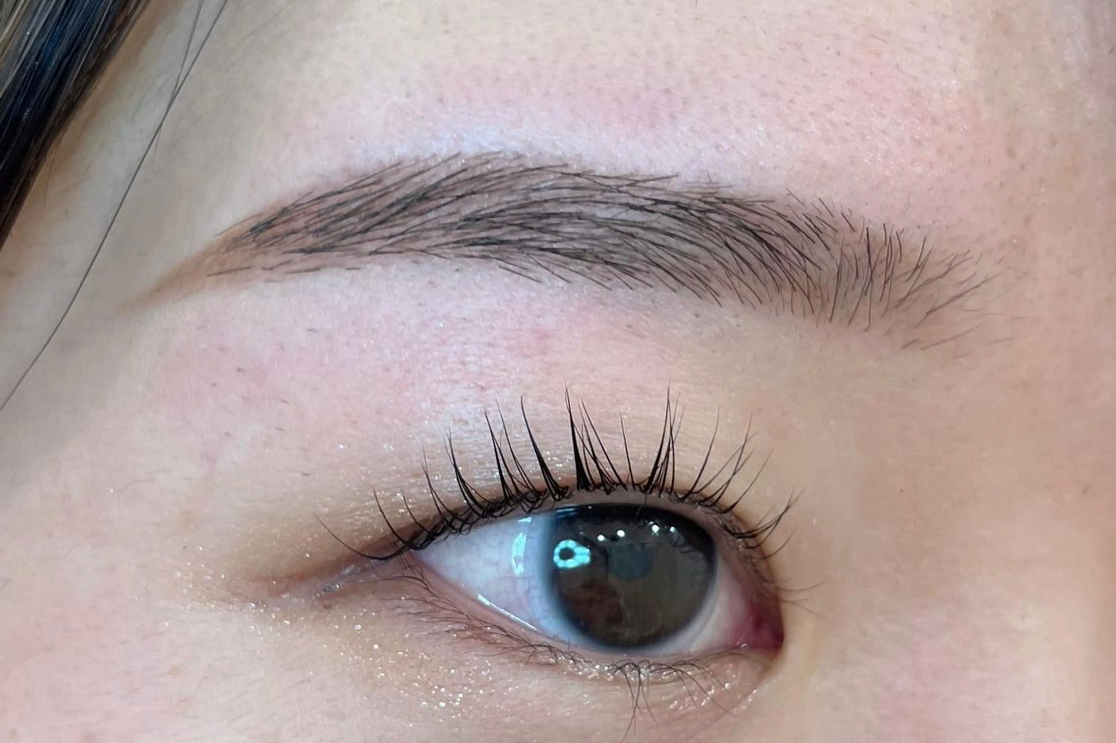 マツエク・マツパ アイブロウ 眉毛ワックス脱毛 パリジェンヌラッシュリフト 大坪 芽依のマツエク・マツパデザイン