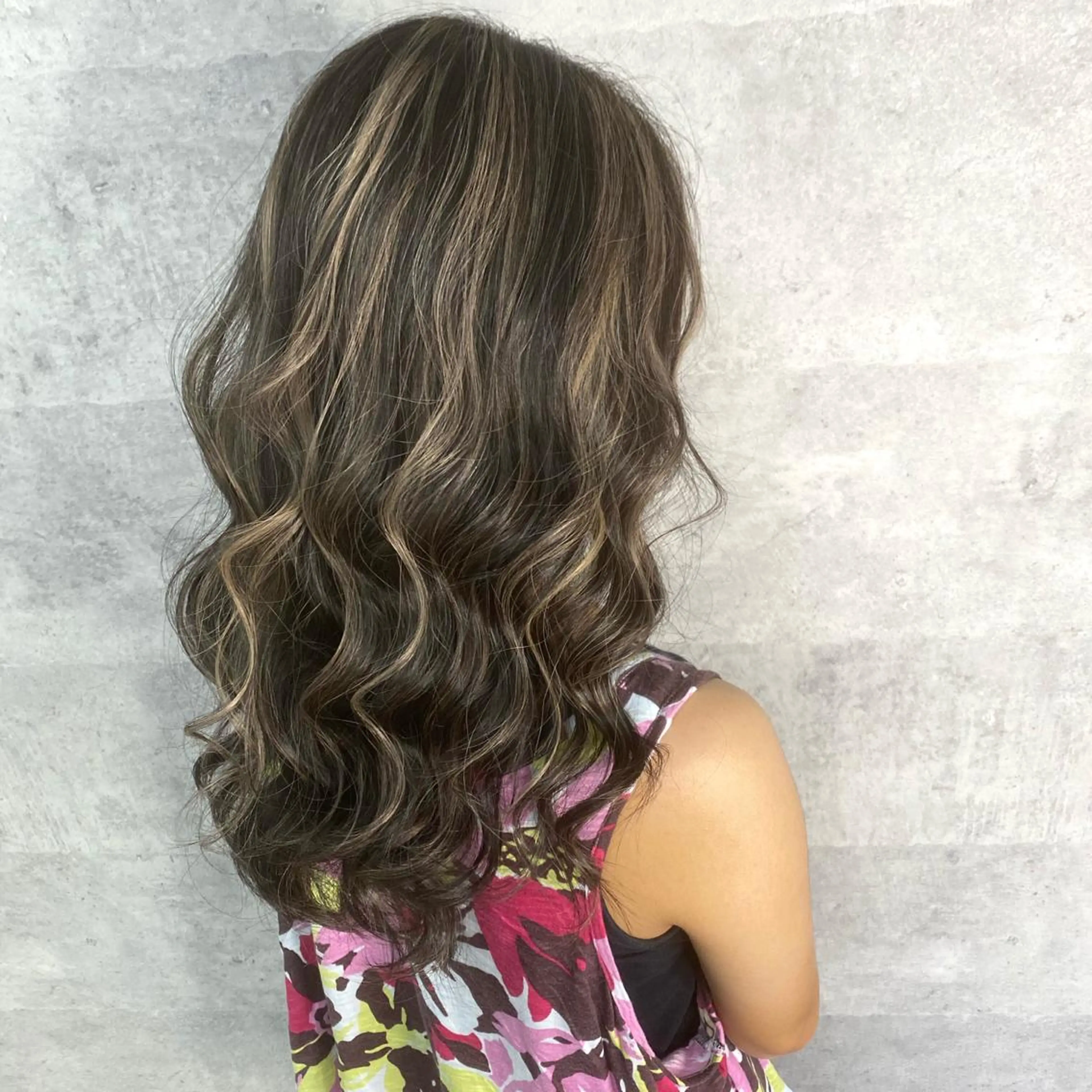 ロング カラー シールエクステ特化 ハイトーン、NANAのヘアスタイル