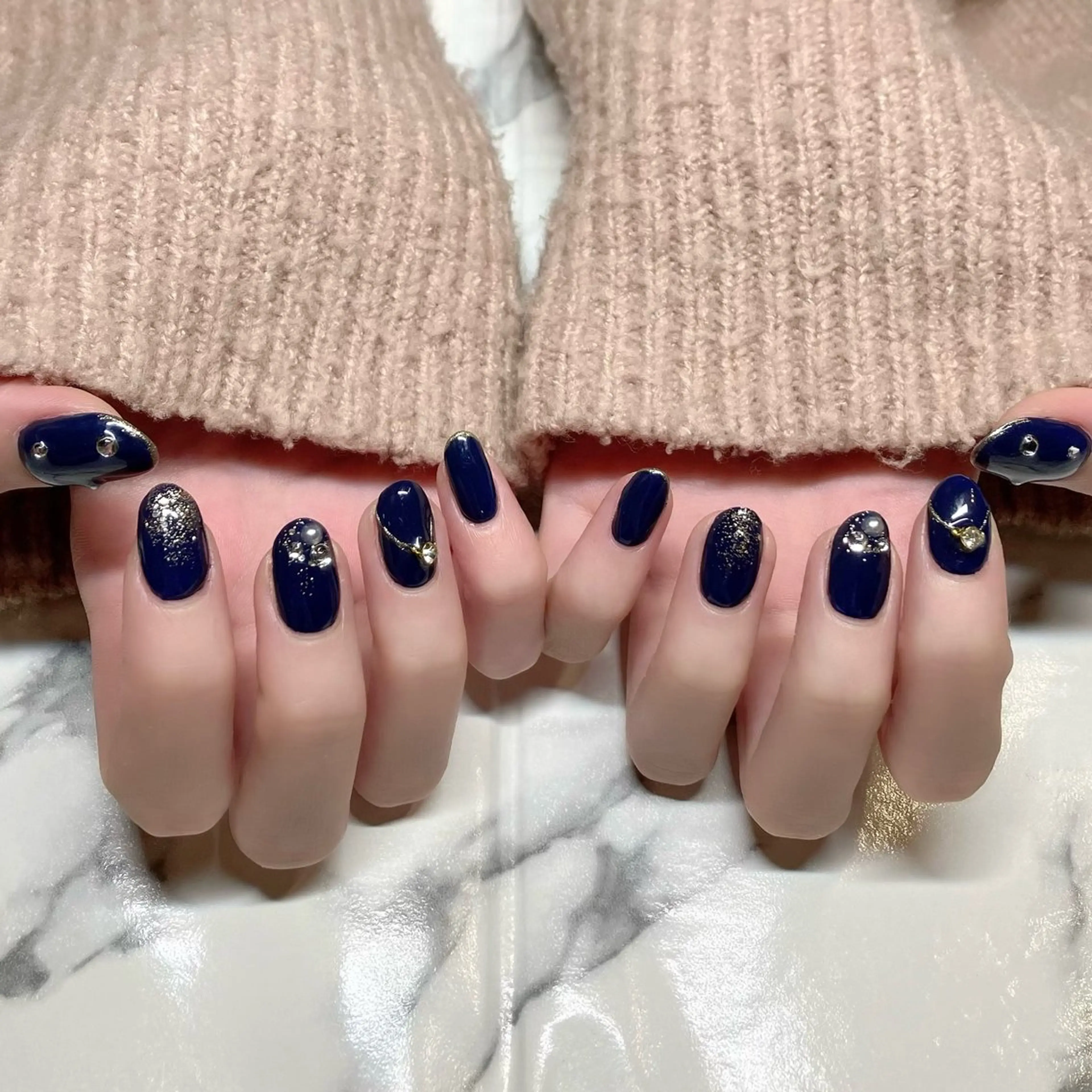 ネイル ゴールド ラメ(グリッター) ネイビー MALAMA NAILのネイルデザイン