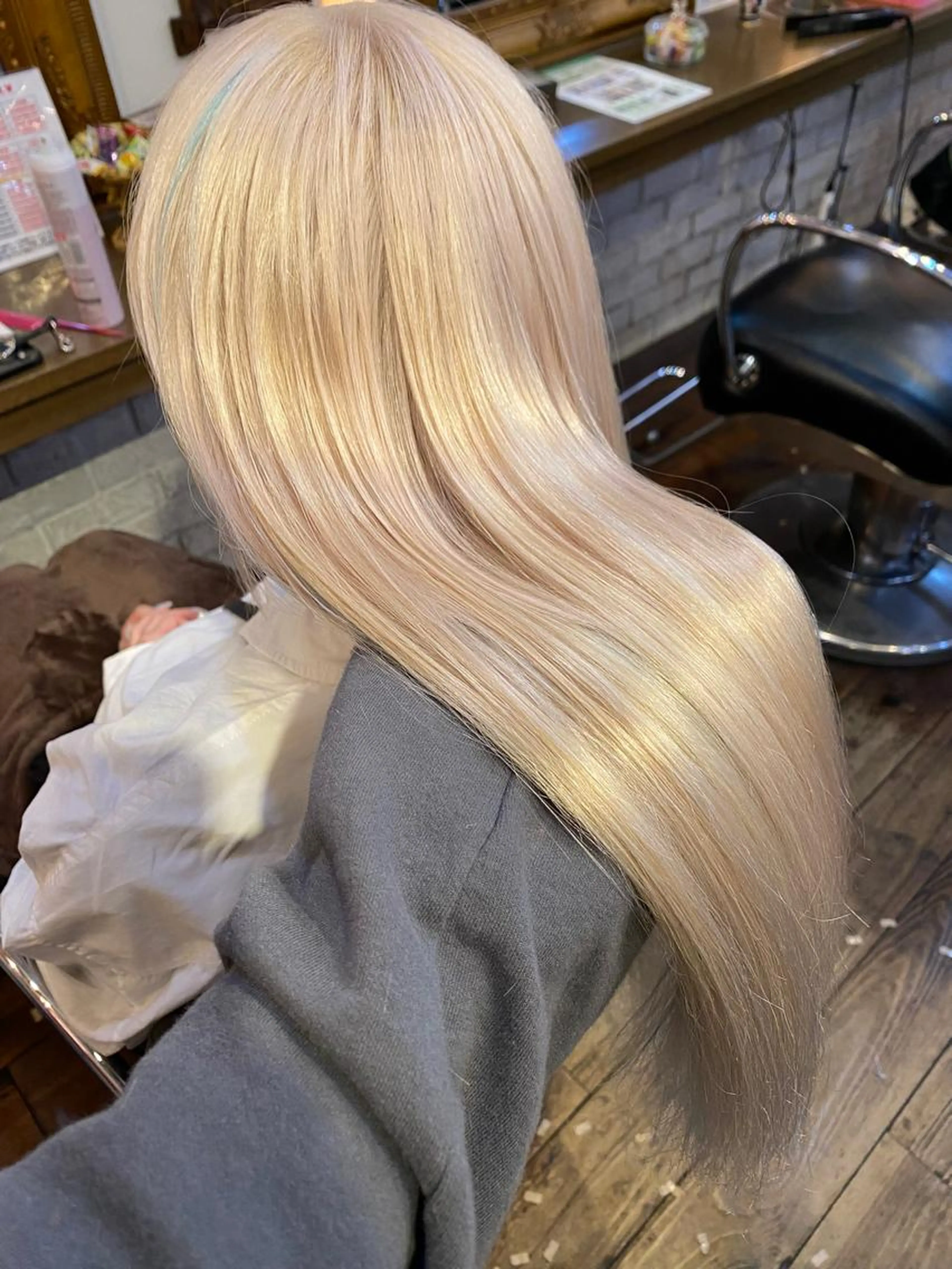 学生さんに人気♪✨【学割Ｕ24】カット➕ブリーチ➕高発色クオルシアカラー➕トリートメント✨の写真