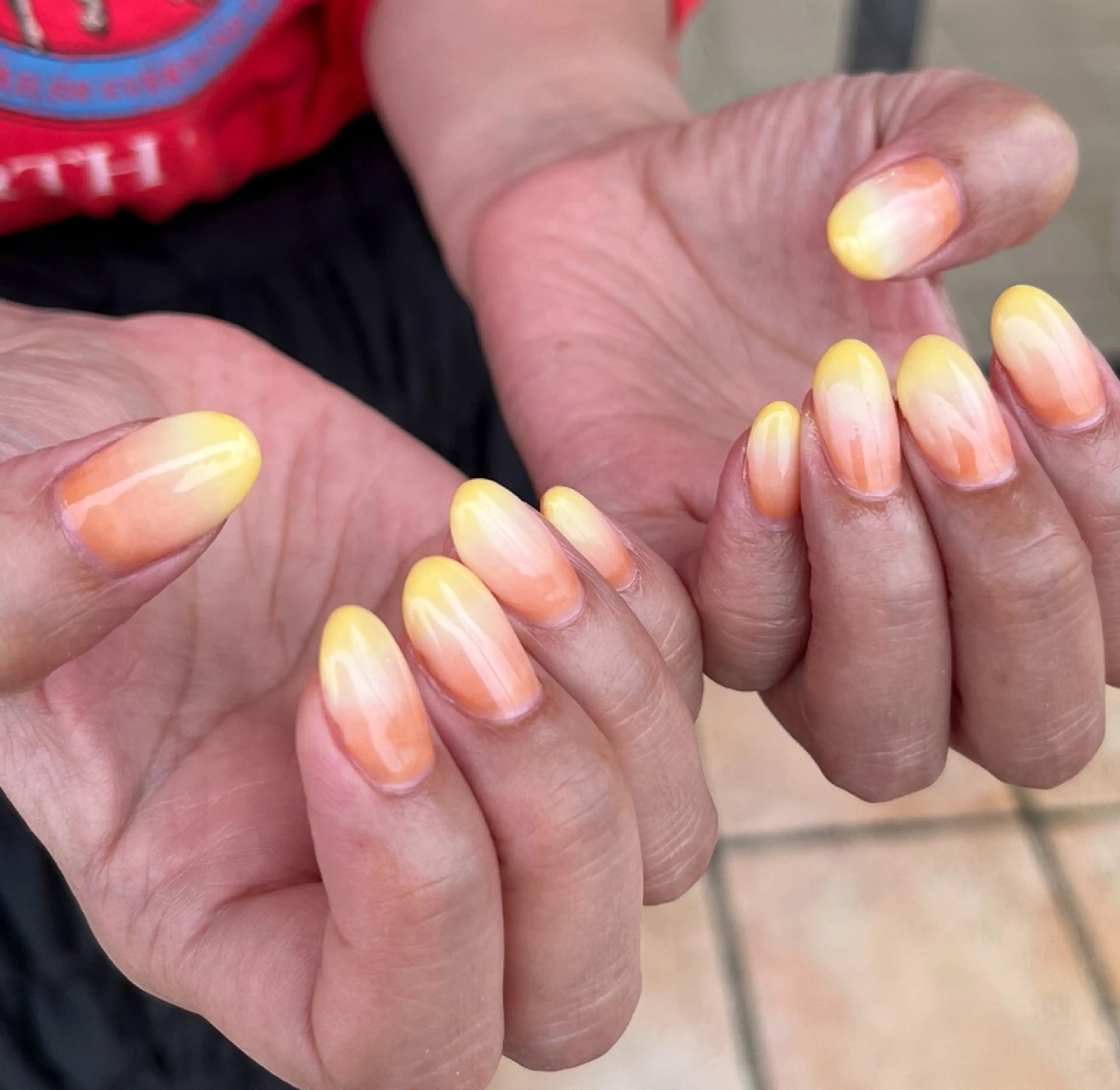 ネイル ジェルネイル グラデーション オレンジ 黄色 🎀Earth chihiro🤍のネイルデザイン