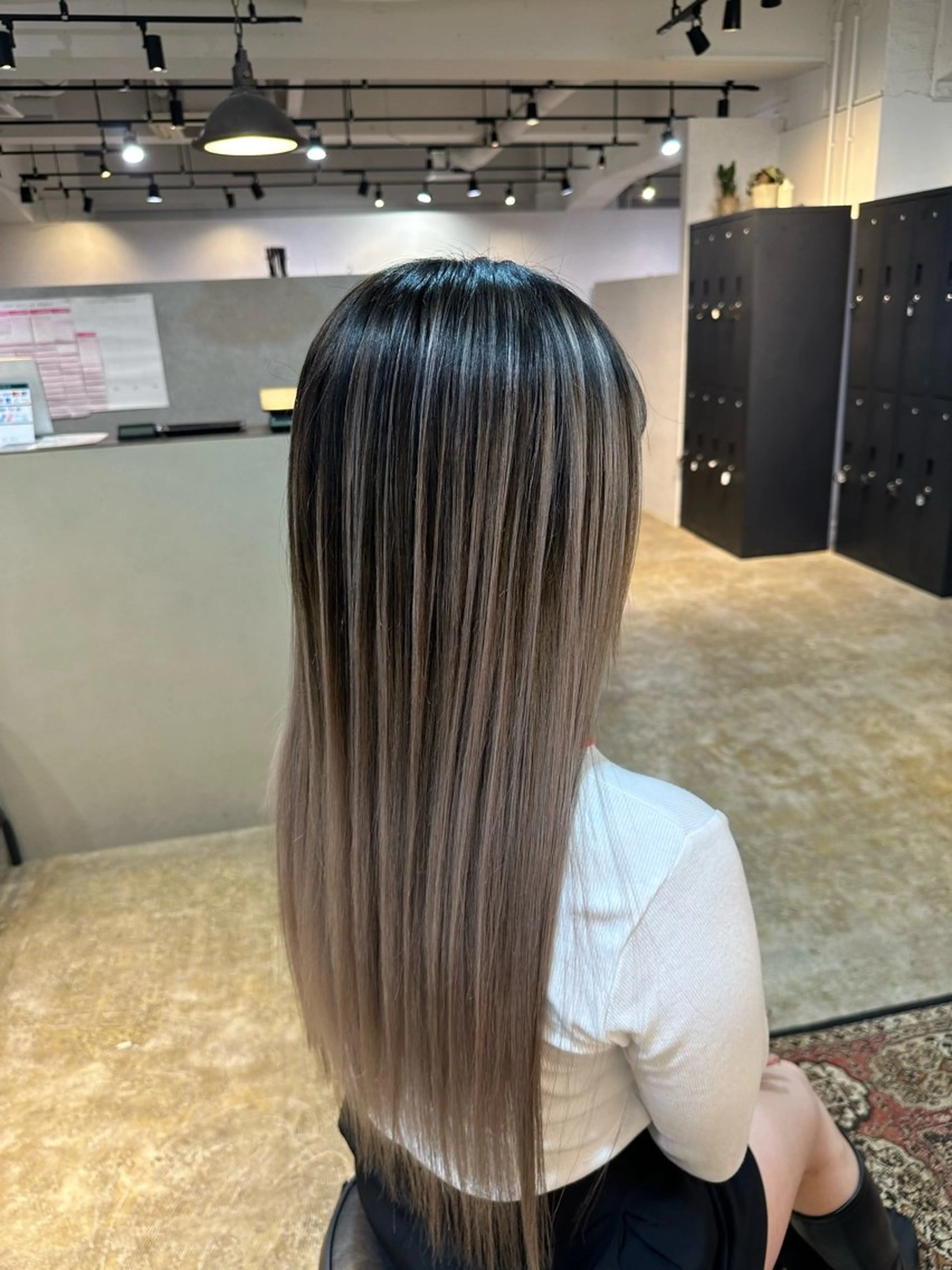 バレイヤージュケアブリーチ（前処理、中間処理、後処理）の写真