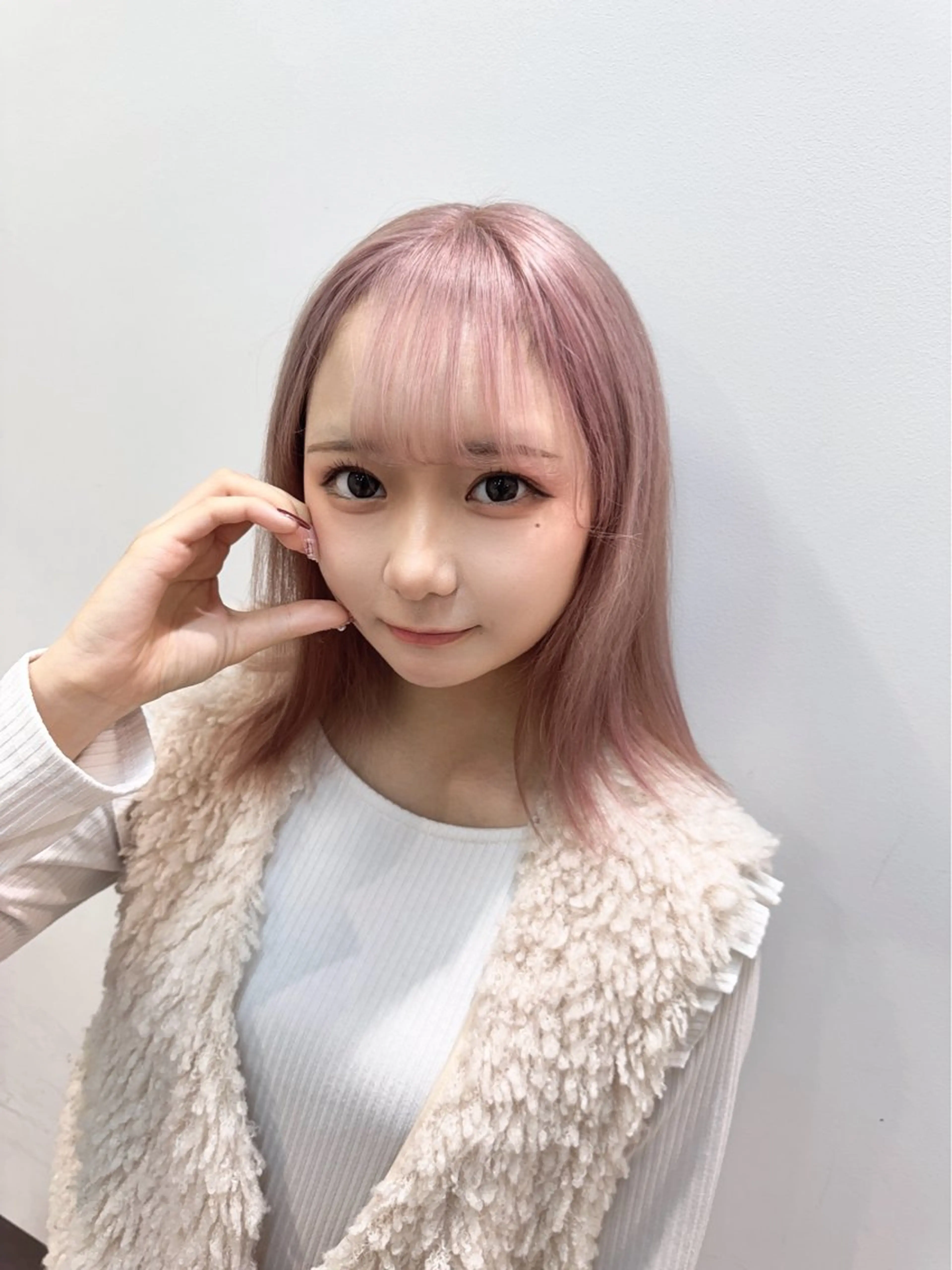 ミディアム ヘアカラー サロウィン新宿三丁目East所属・💕冬モテ×上品色気 モテヘア💕山田航介のヘアスタイル