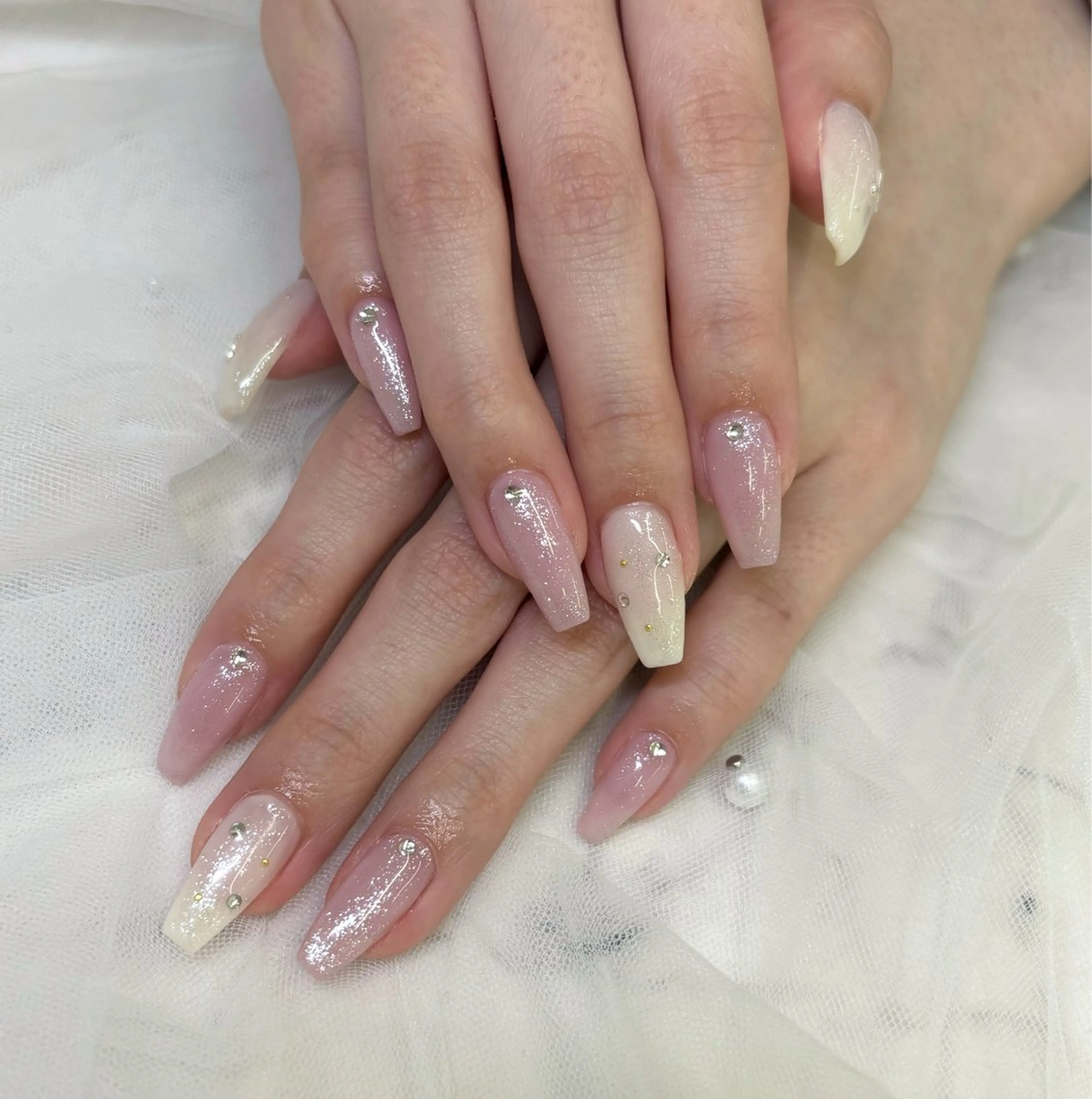 ネイル ハンドネイル 秋元 琴音のネイルデザイン