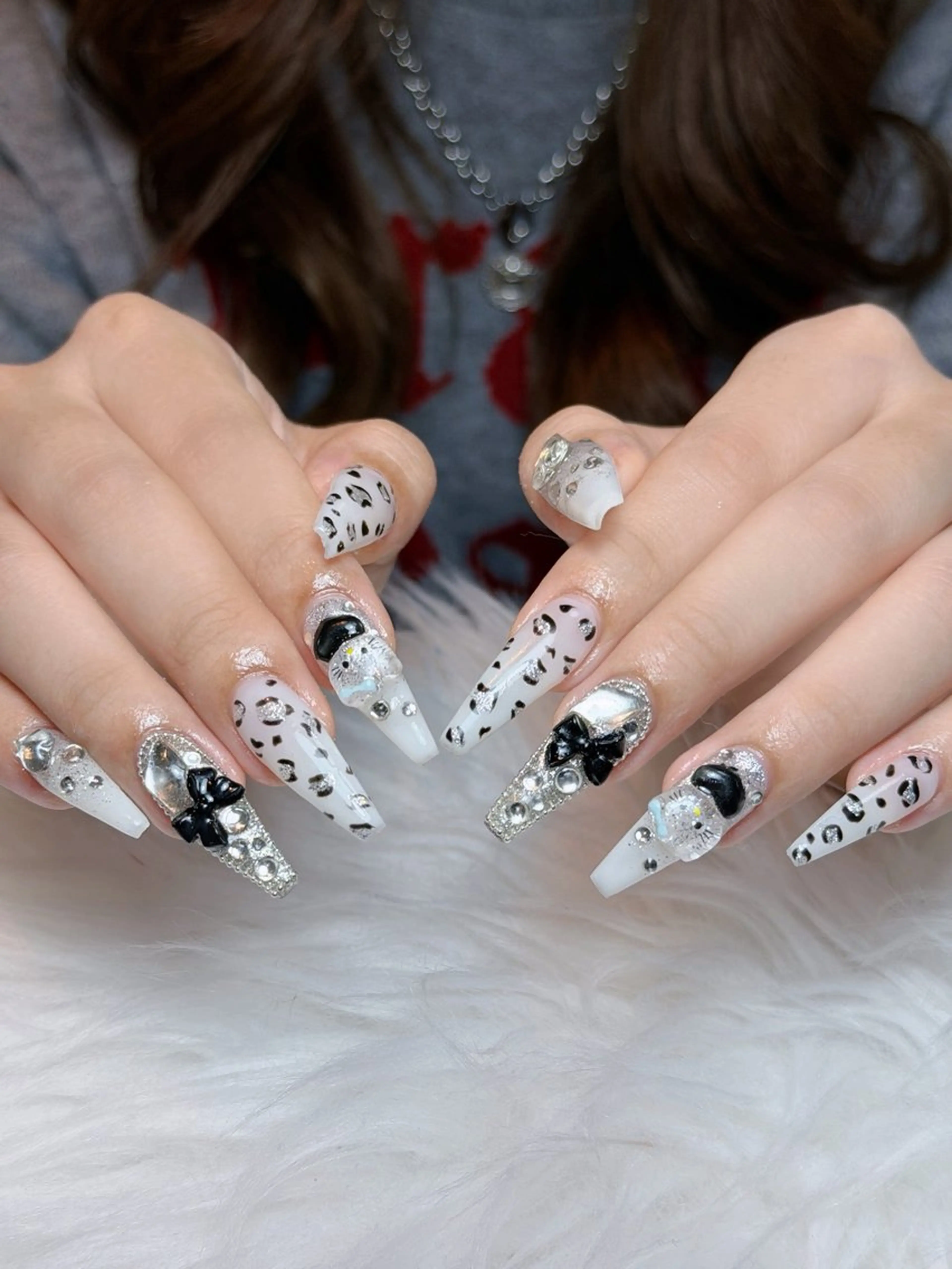 ネイル オーロラネイル ボルドー ブラウン 氷ネイル・うるうるネイル キラキラネイル ハンドネイル Julli NailStudioのネイルデザイン