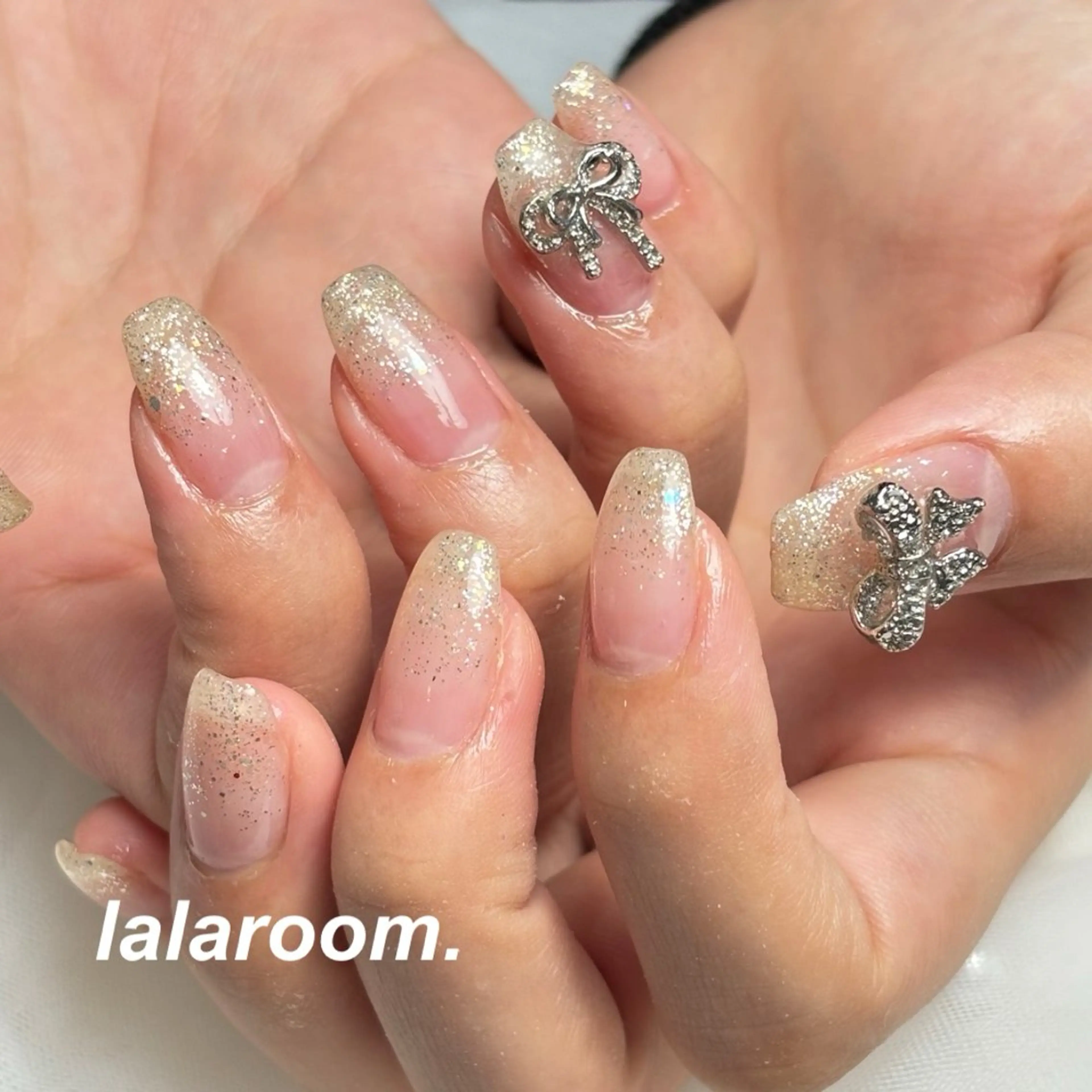 ネイル キラキラネイル マグネットネイル オフィスネイル ワンカラーネイル シンプルネイル ハンドネイル lalaroom. nailsalon航空公園店所属・lala room.のネイルデザイン