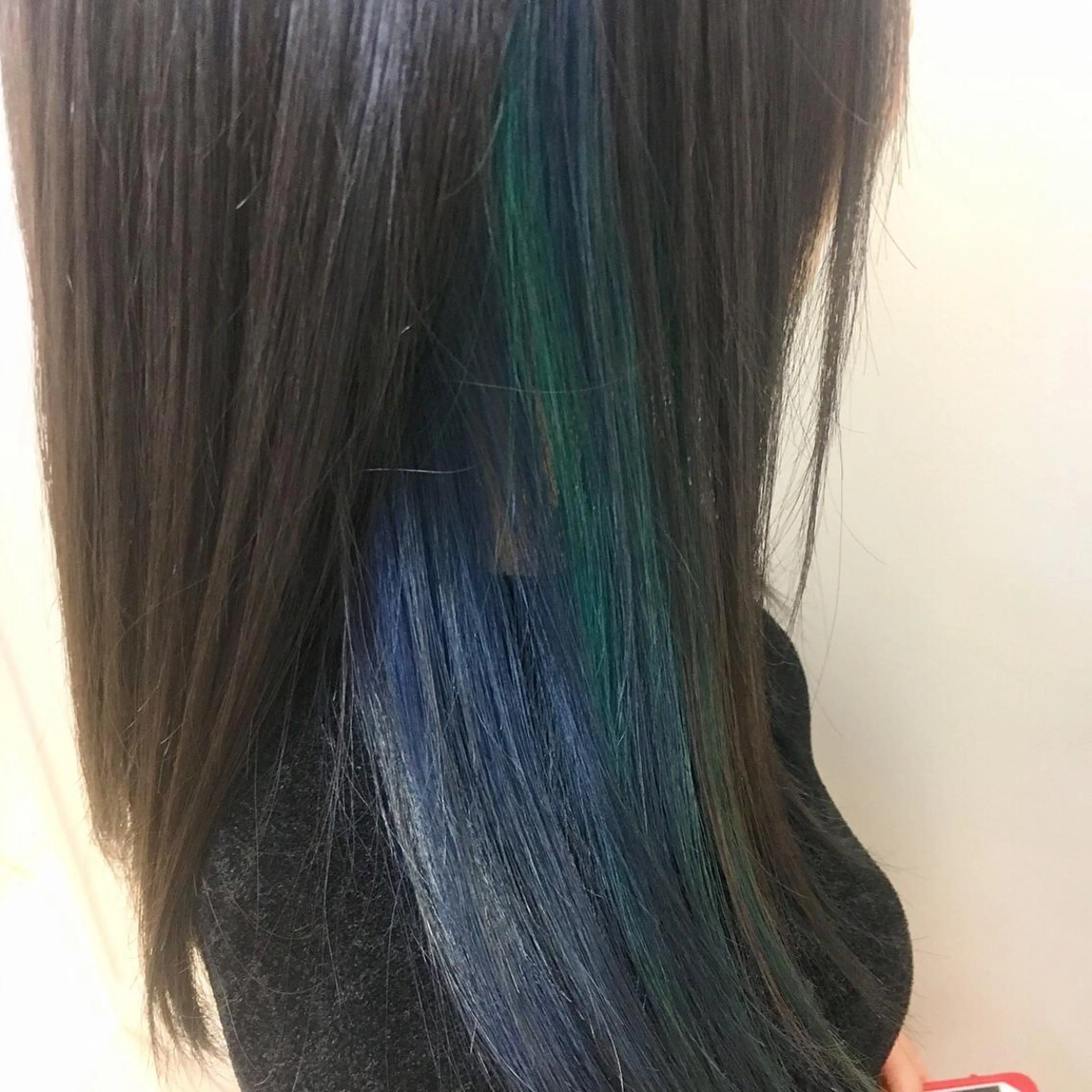 ミディアム カラー ブルーカラー エメラルドグリーン インナーカラー ヘアカラー 永井 大希のヘアスタイル