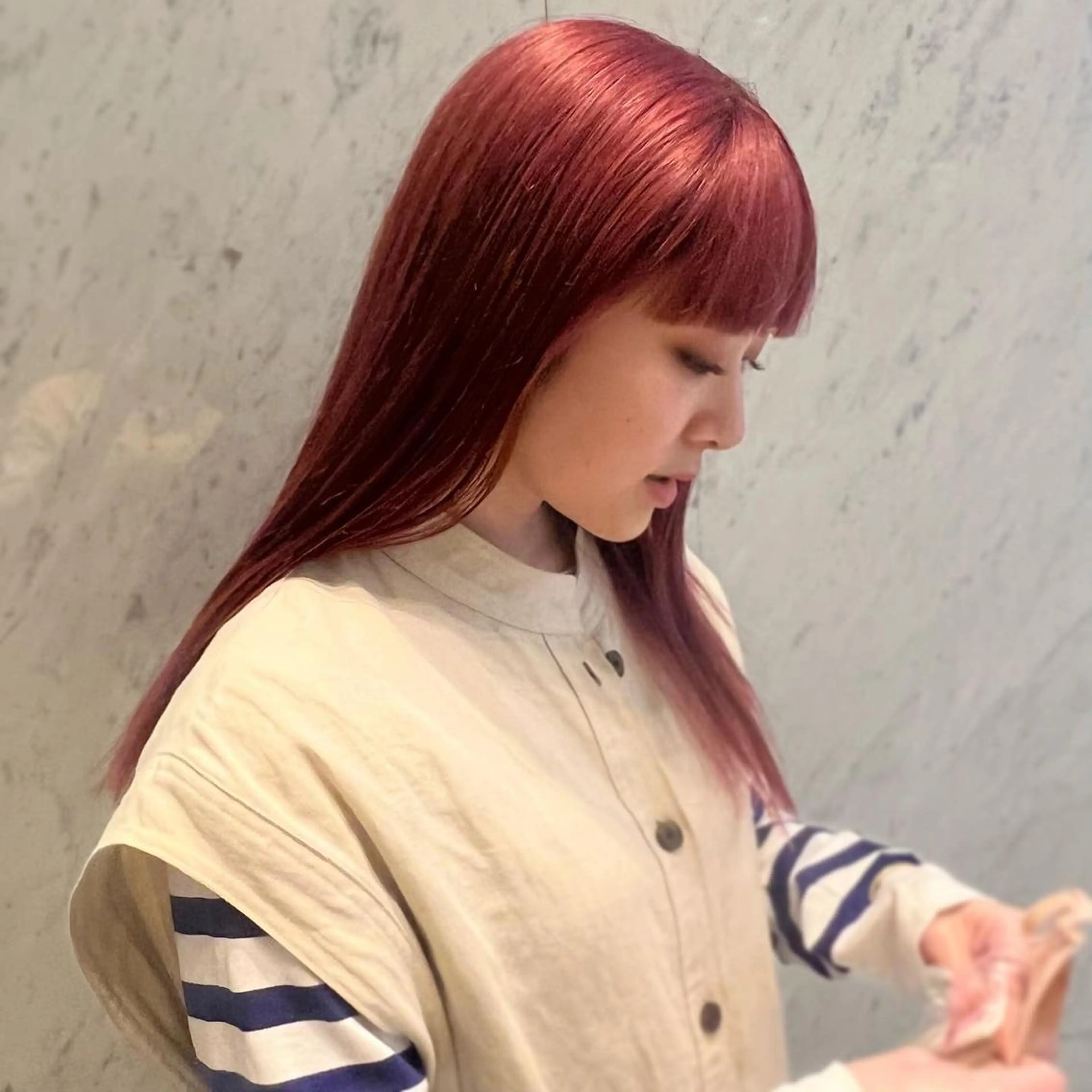 セミロング カラー ANNA ／艶髪／ハイトーンのヘアスタイル