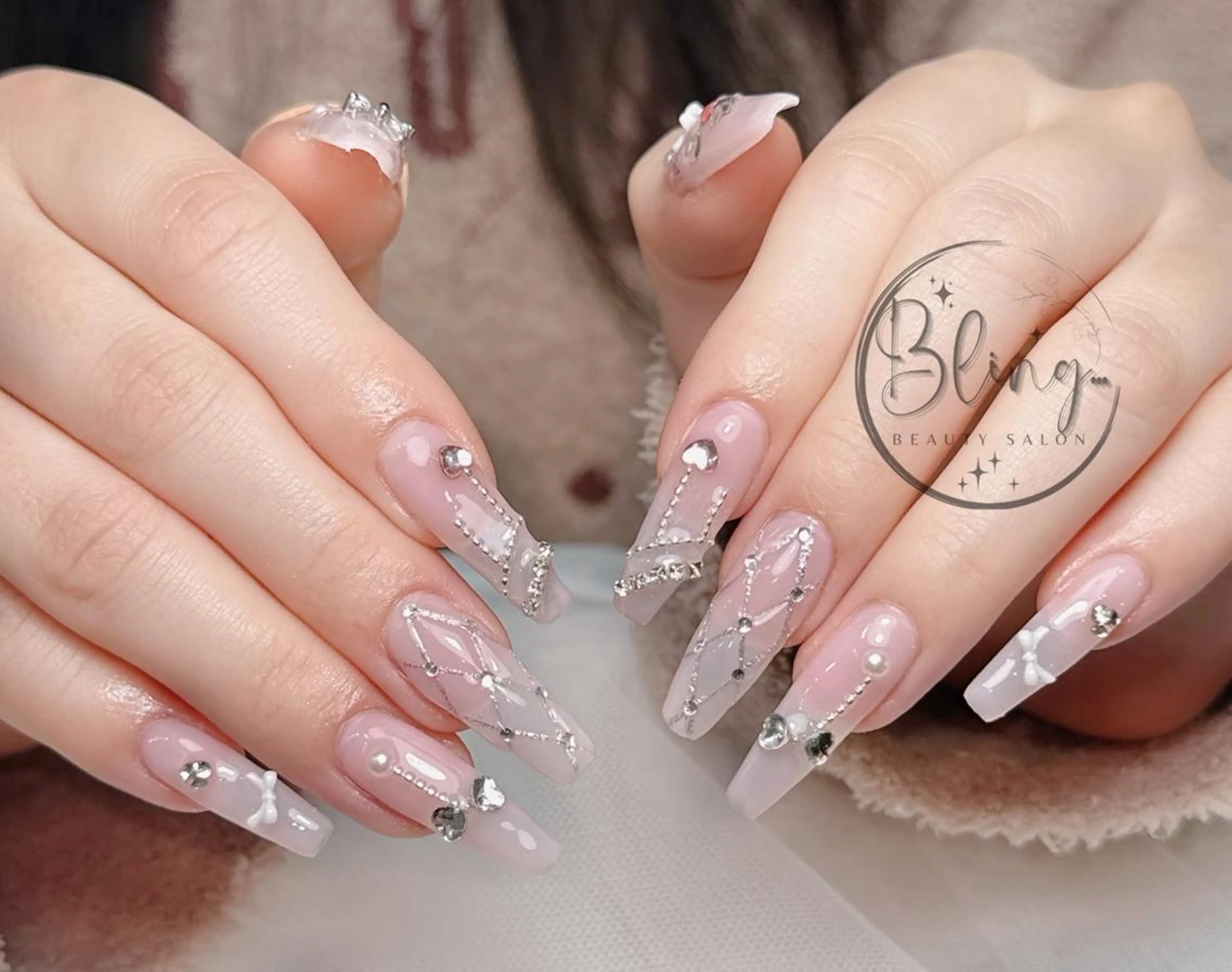 ロング カラー ベージュカラー グラデーションカラー ピンクカラー 韓国風ヘア ハンドネイル Bling Salonのネイルデザイン