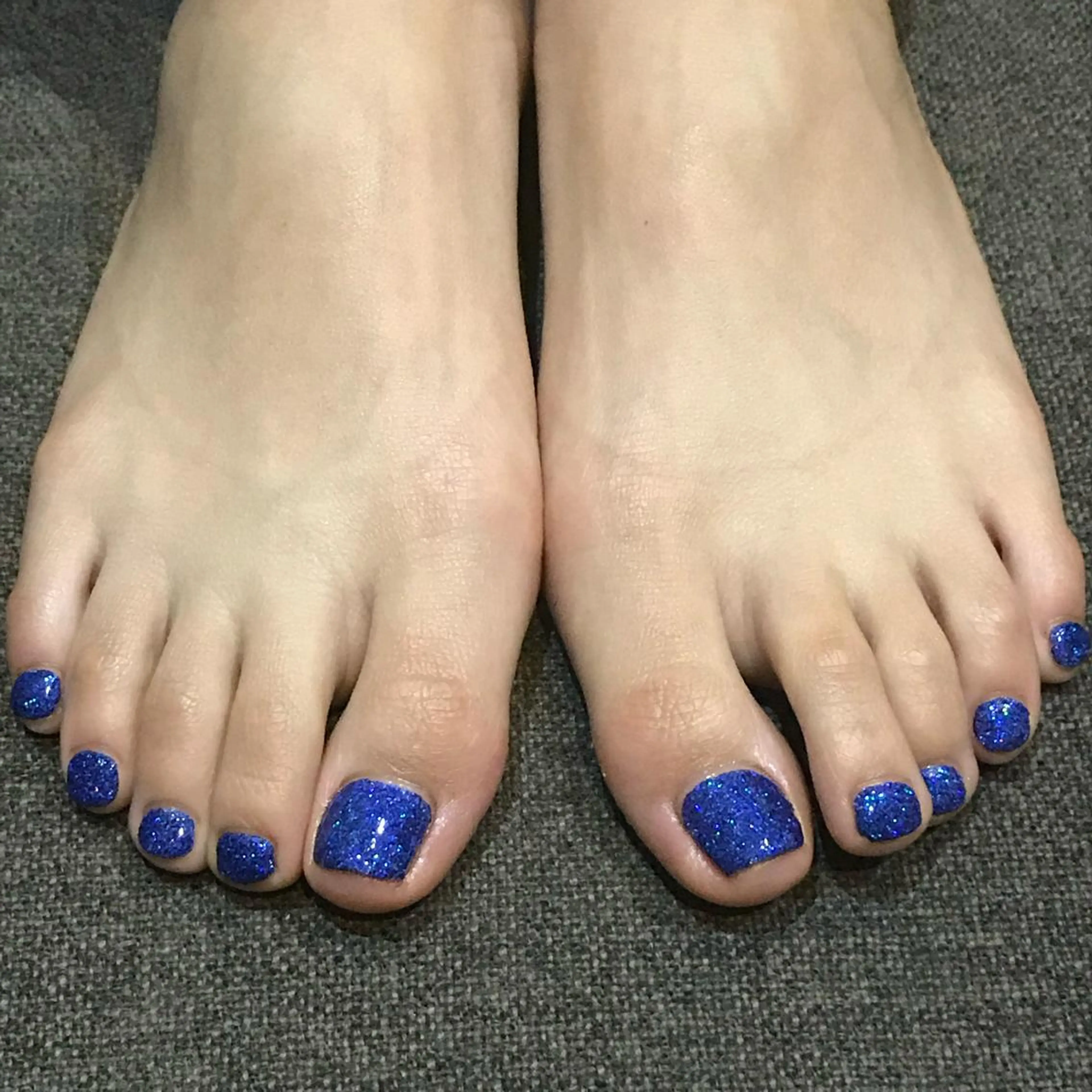 ネイル ワンカラーネイル フットネイル VOGUE ×SWANのネイルデザイン