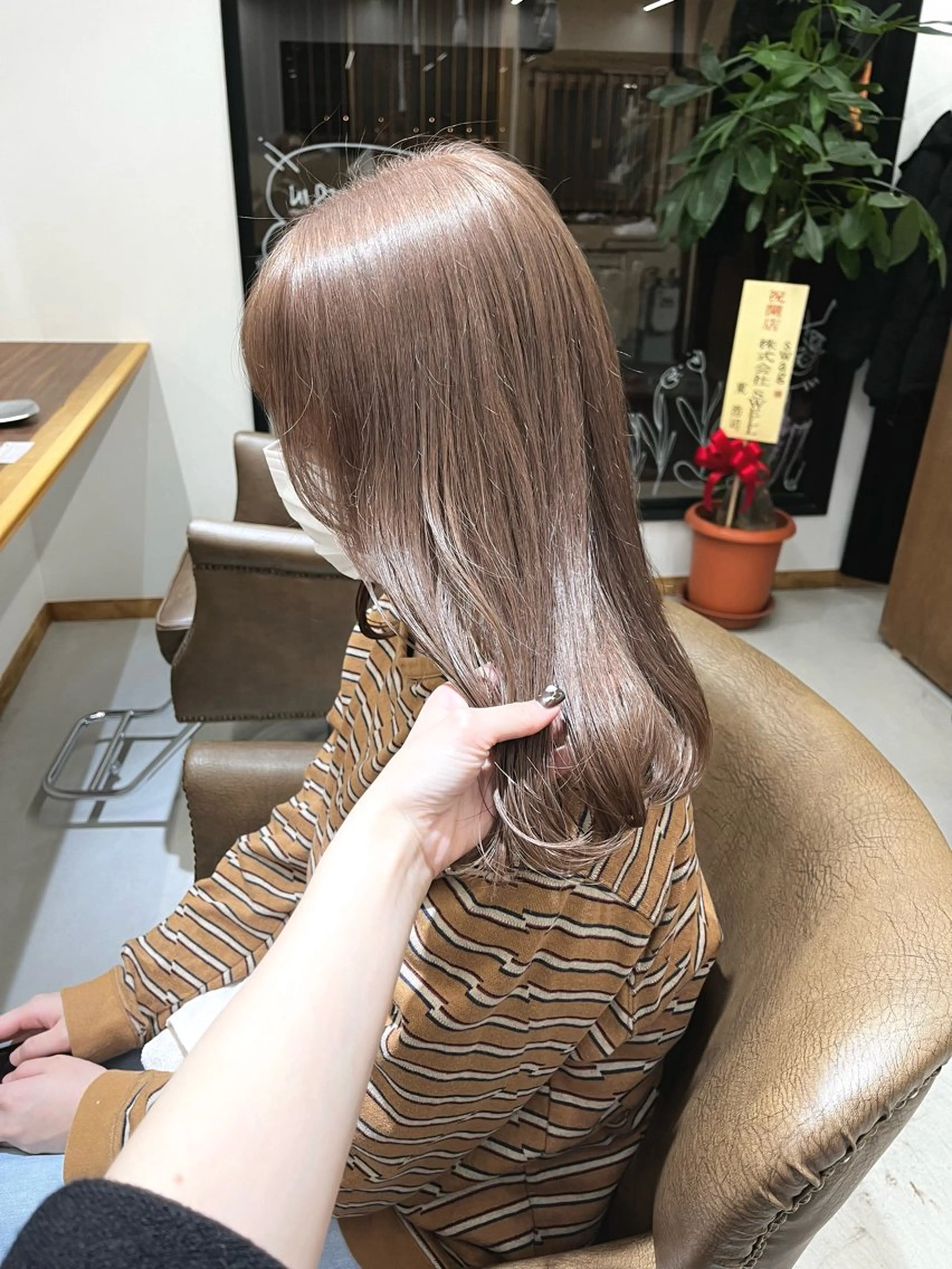 ミディアム カラー ヘアアレンジ ブリーチ esu 心斎橋店所属・ena/ブリーチなし 心斎橋・ベージュ🎀のヘアスタイル