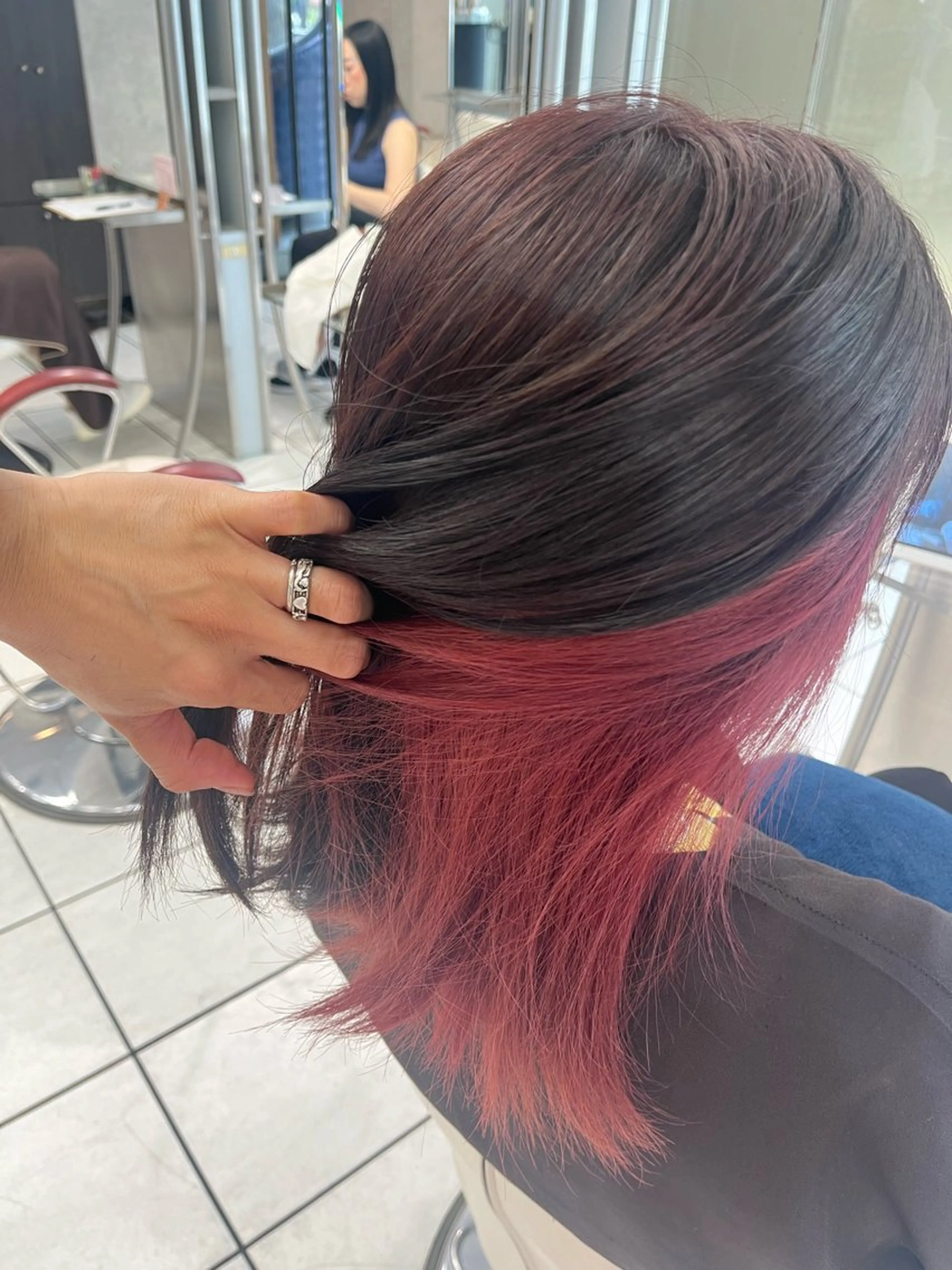 ミディアム カラー ブリーチ アートディレクター 尾内 友美のヘアスタイル