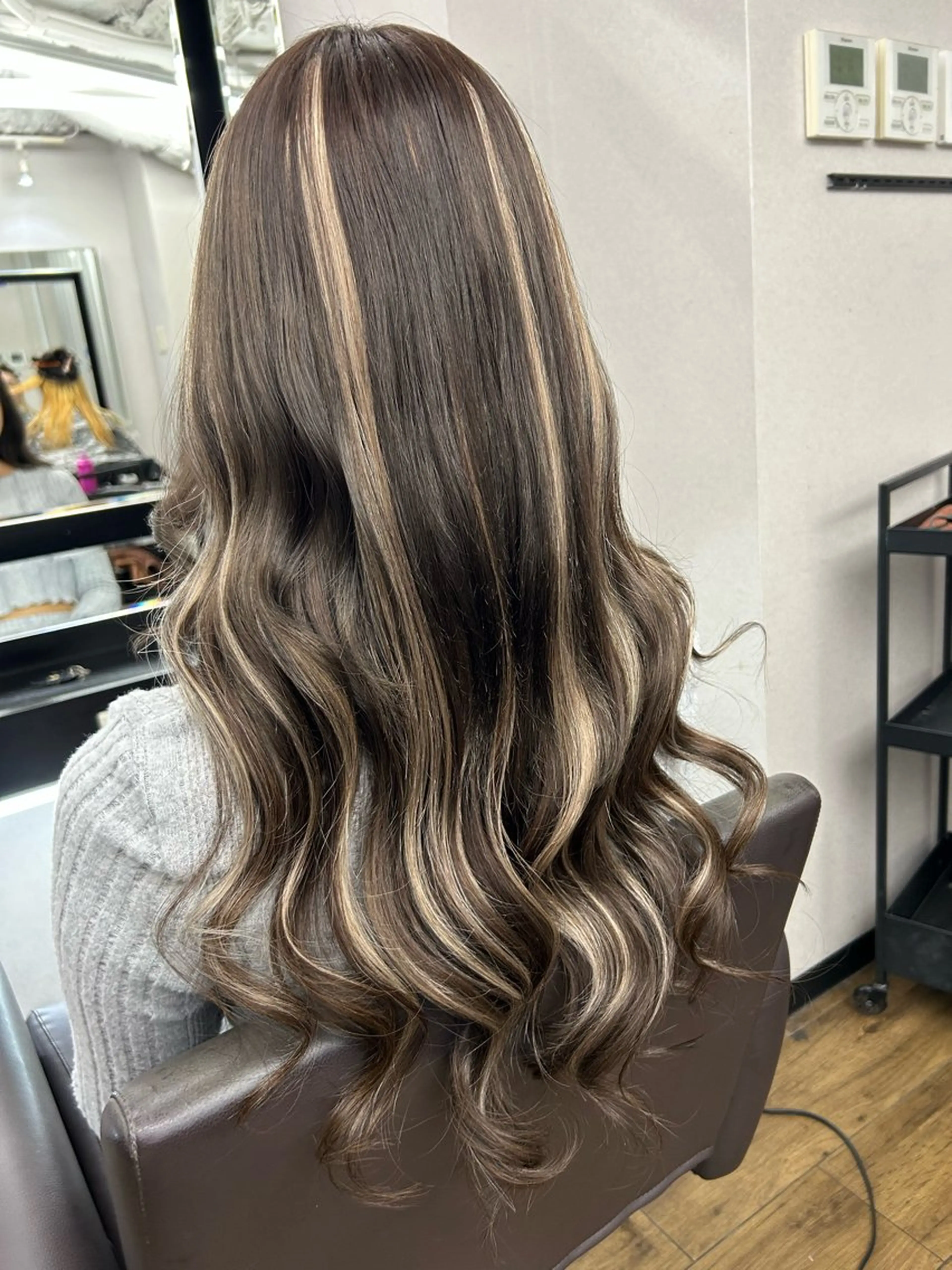 ロング カラー ヘアアレンジ シールエクステ バレイヤージュ ブリーチ ハイライトカラー ハイトーンカラー 下妻 カラーエクステ難波のヘアスタイル