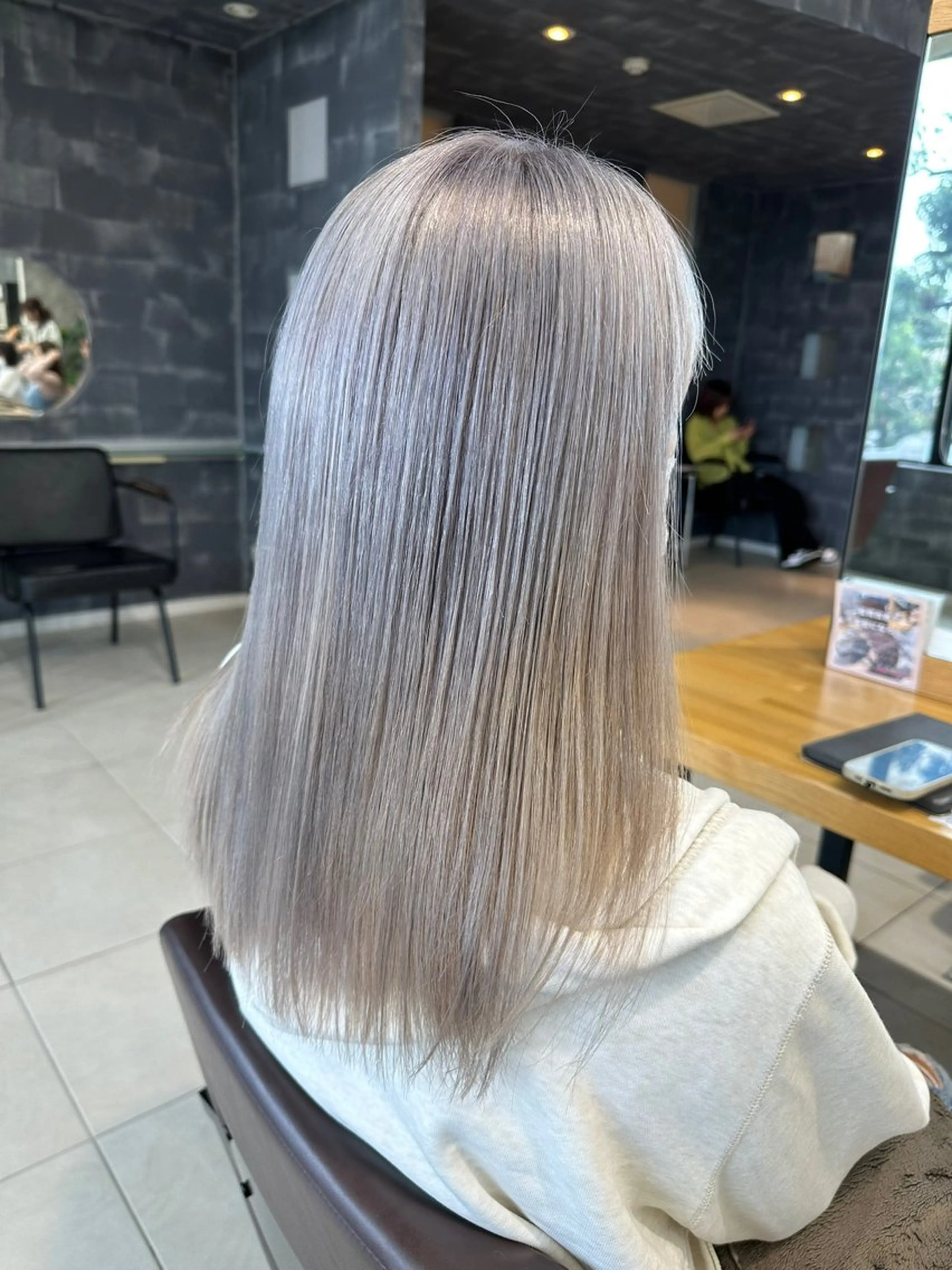 セミロング ヘアカラー トリートメント SHUN/ブリーチ/ カラー/臼井/佐倉のヘアスタイル