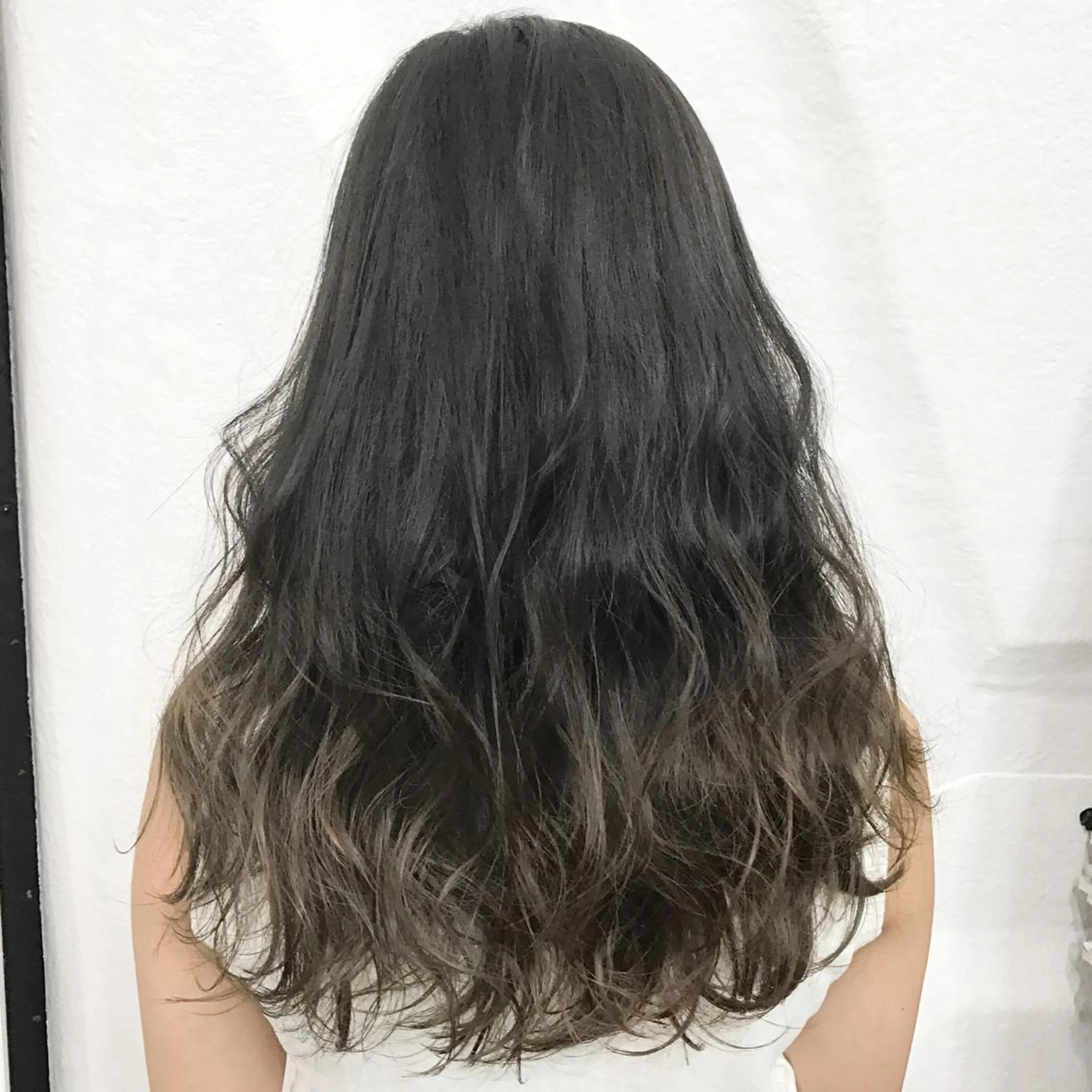 カラー アッシュ アッシュグレー アッシュグレージュ ブリーチ グラデーションカラー サロウィン所属・K-POP好き美容師 🇰🇷Kai.Yのヘアスタイル