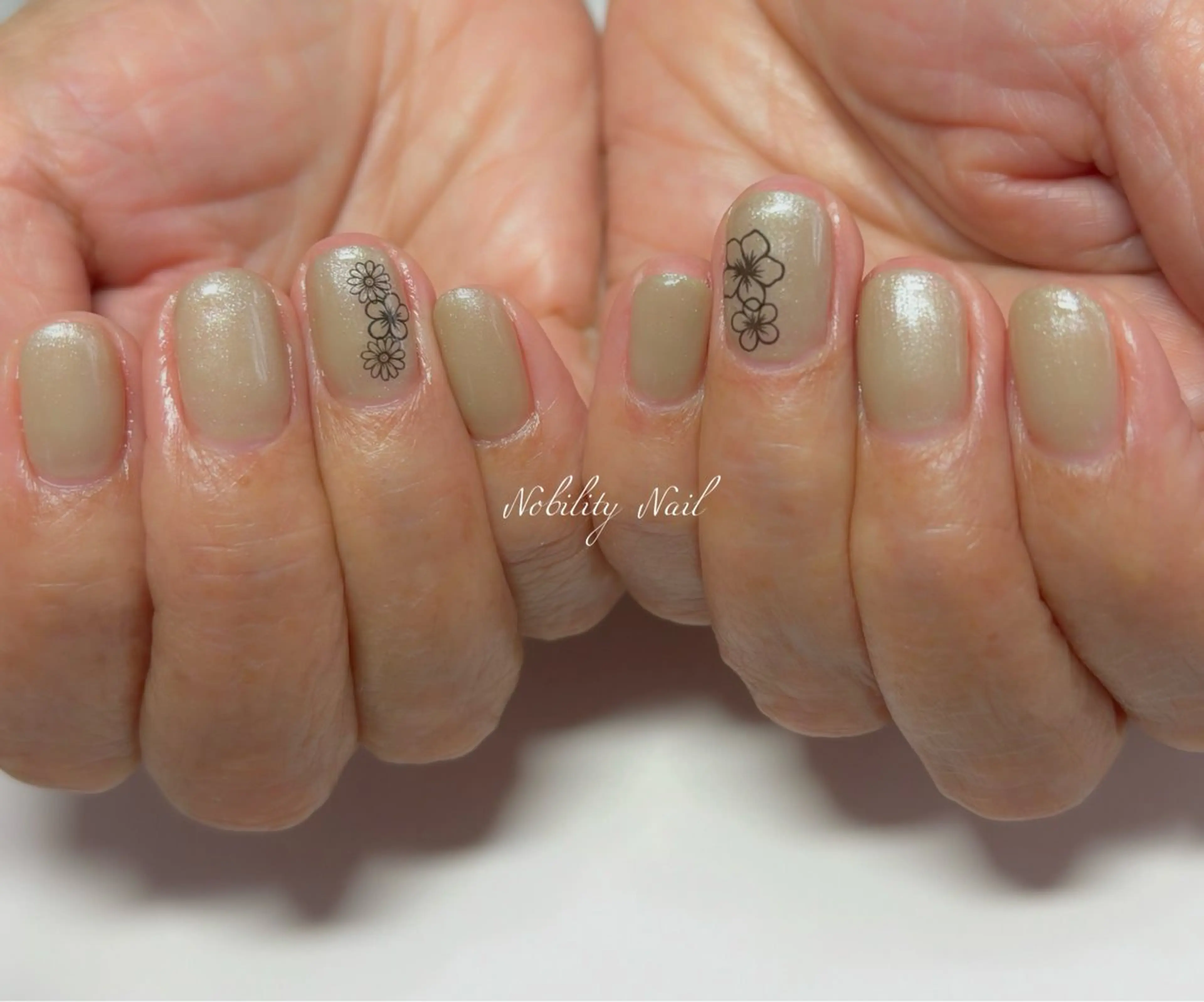 ネイル アートネイル フラワーネイル グリーン ネイルサロンNobilityNail所属・風口 麻由子のネイルデザイン