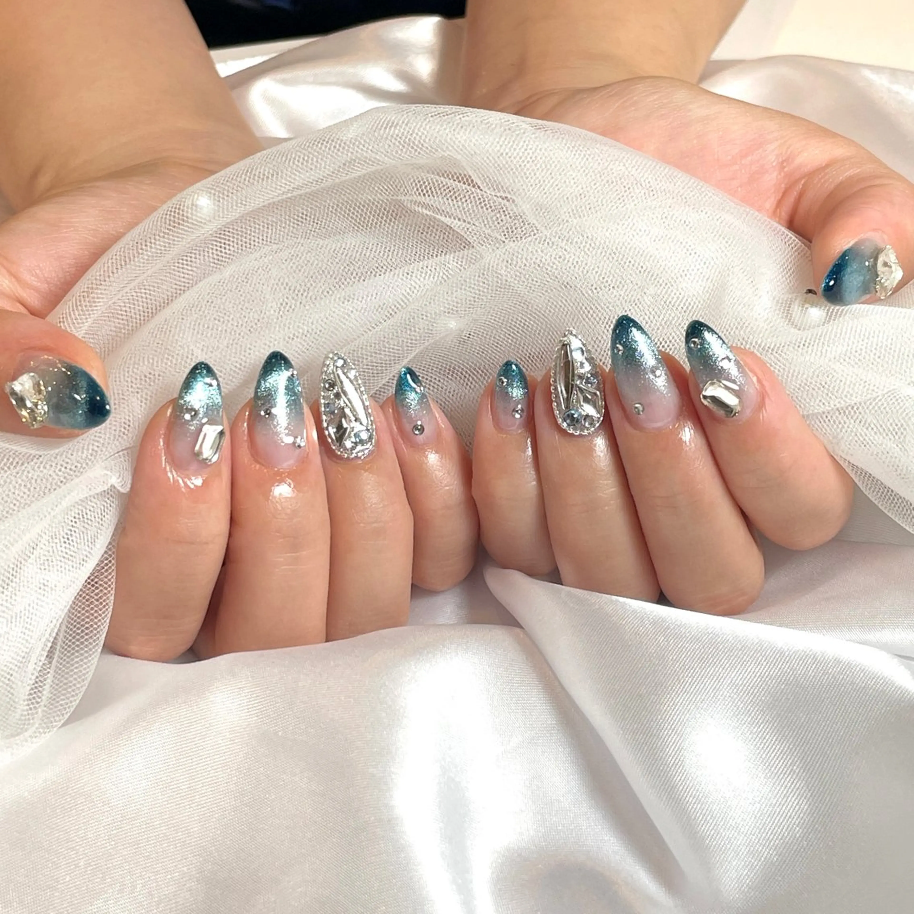 ネイル マグネットネイル ハンドネイル nailsalon Moa【モア】所属・yurika 🌷.*･ﾟのネイルデザイン