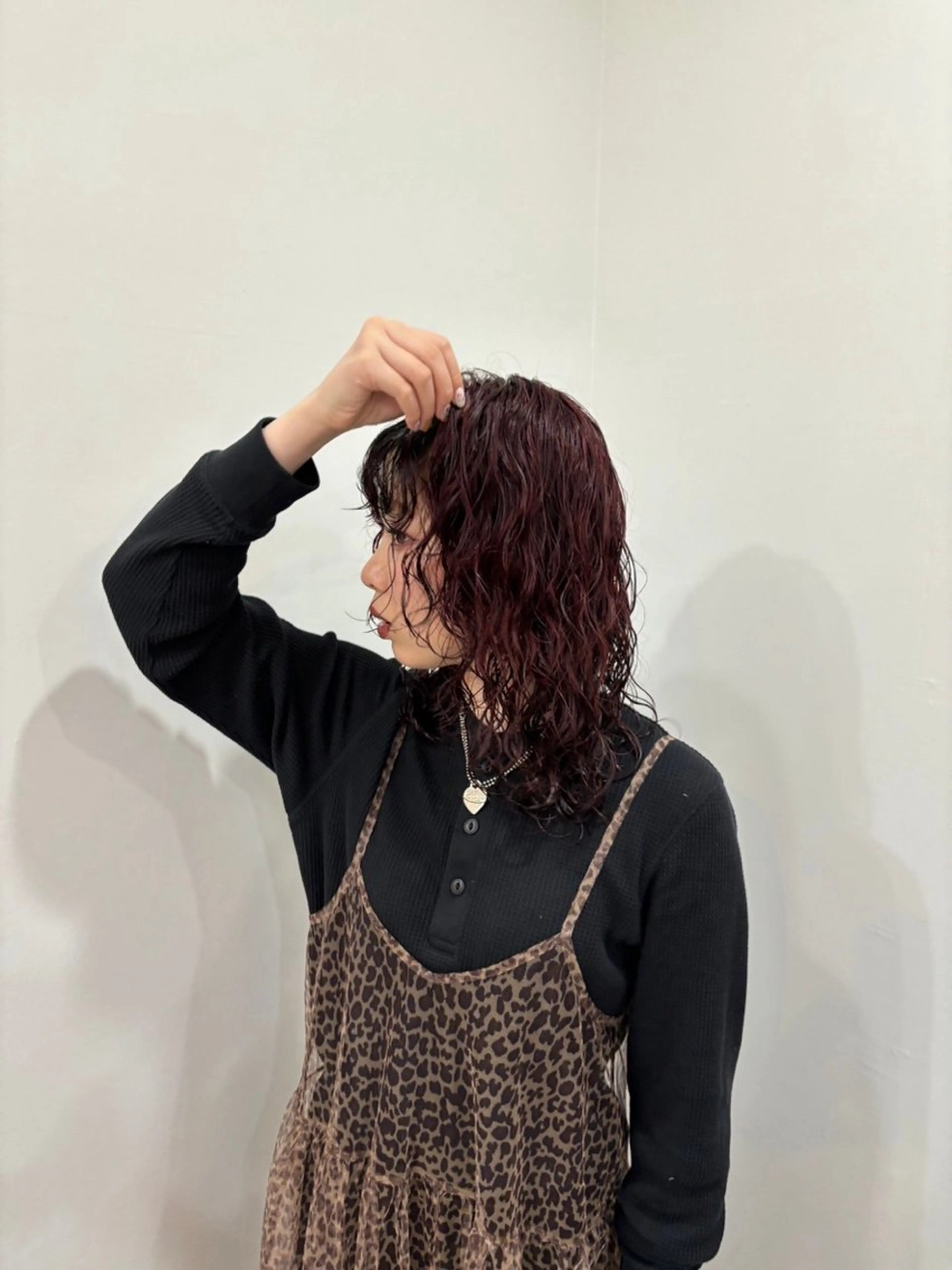 ミディアム カラー レッドカラー 顔周りカット Ｆ.まひろ🎀 暖色カラー／ベージュのヘアスタイル