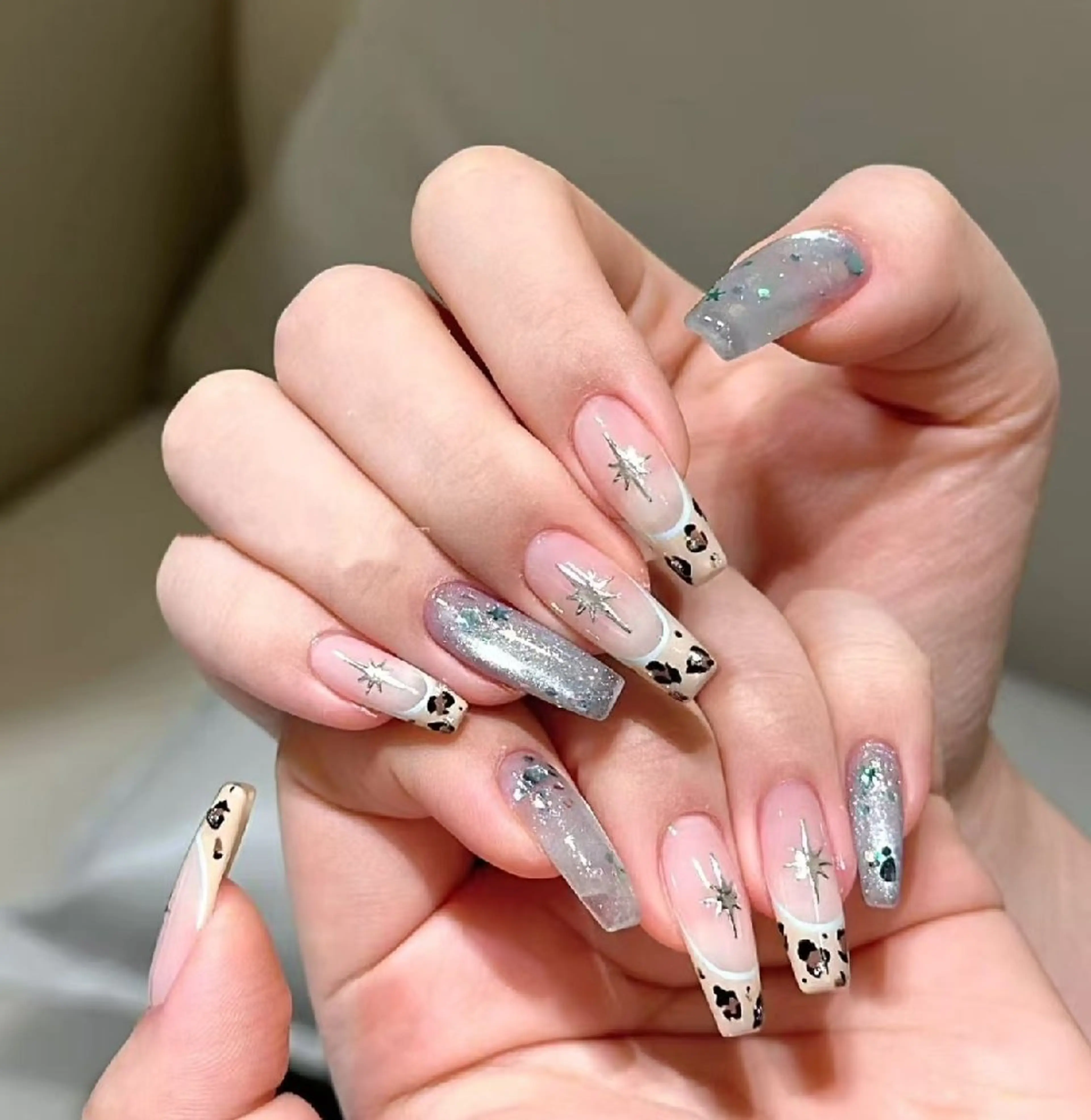 ネイル オーロラネイル フラワーネイル フットネイル フレンチネイル ジェルネイル ハンドネイル Oomiya 服部のネイルデザイン