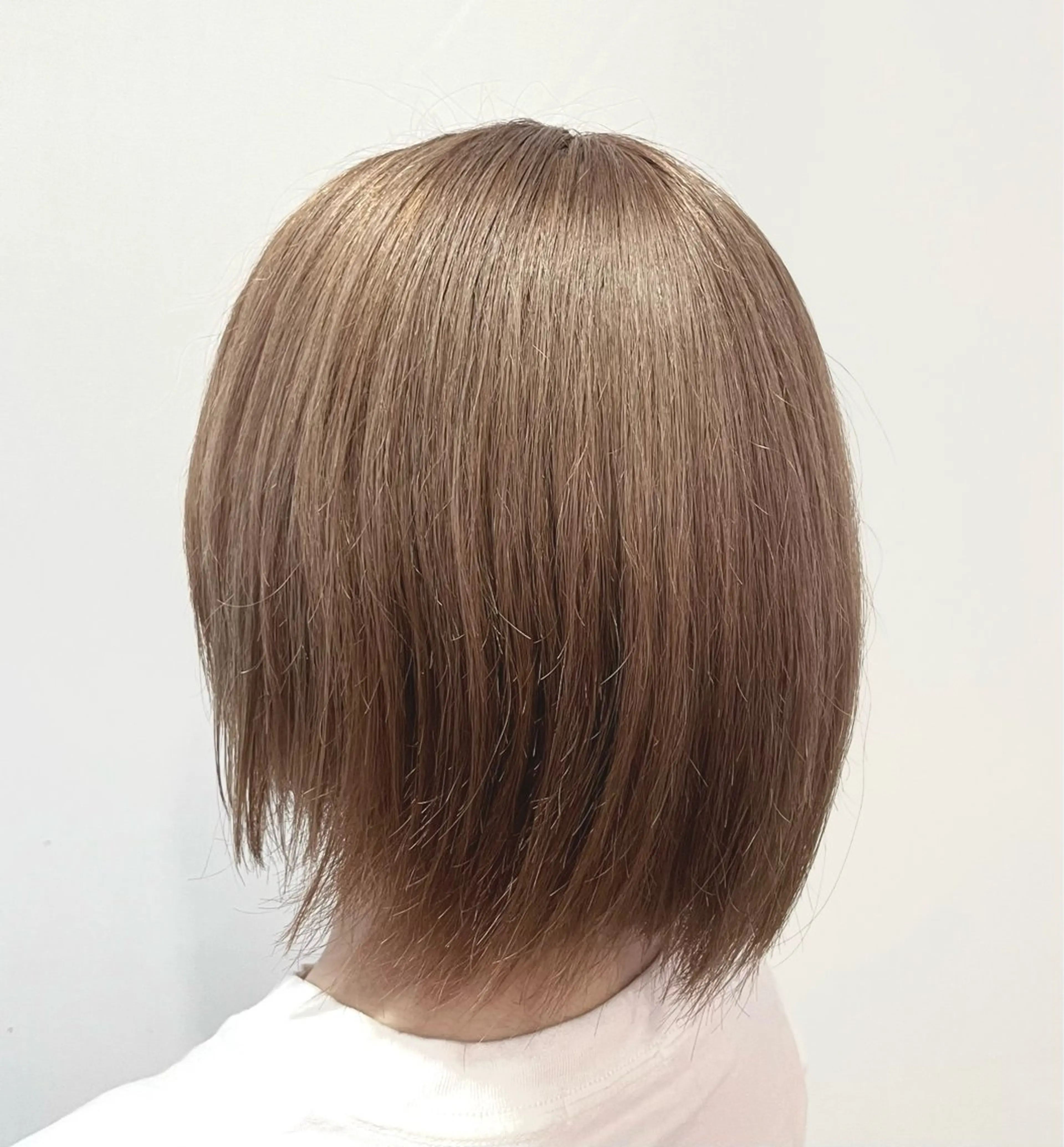 カラー ヘアカラー 森田翔斗 顔周りレイヤーのヘアスタイル