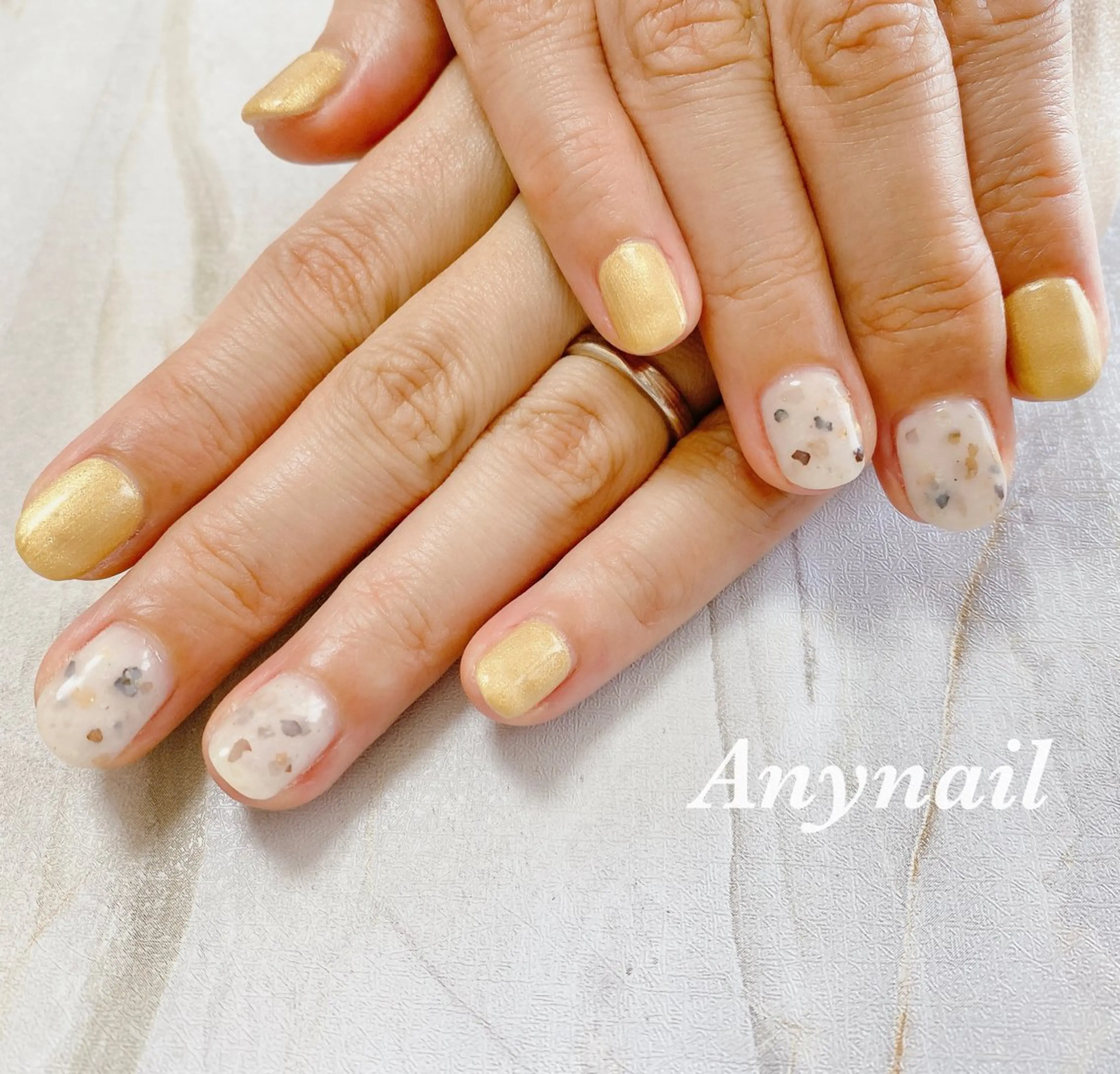 ネイル ブルー ゴールド ワンカラーネイル ショートネイル 夏ネイル ハンドネイル 岩澤 恵子のネイルデザイン